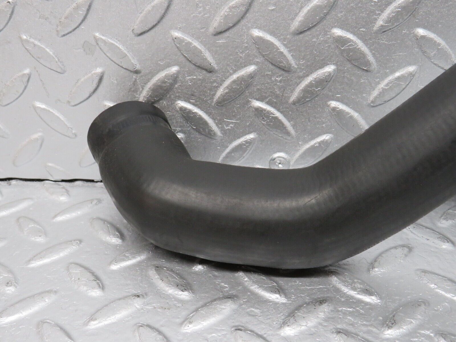 39588 Mercedes-Benz R129 320SL Coupe Radiator Lower Hose Pipe 1295012482