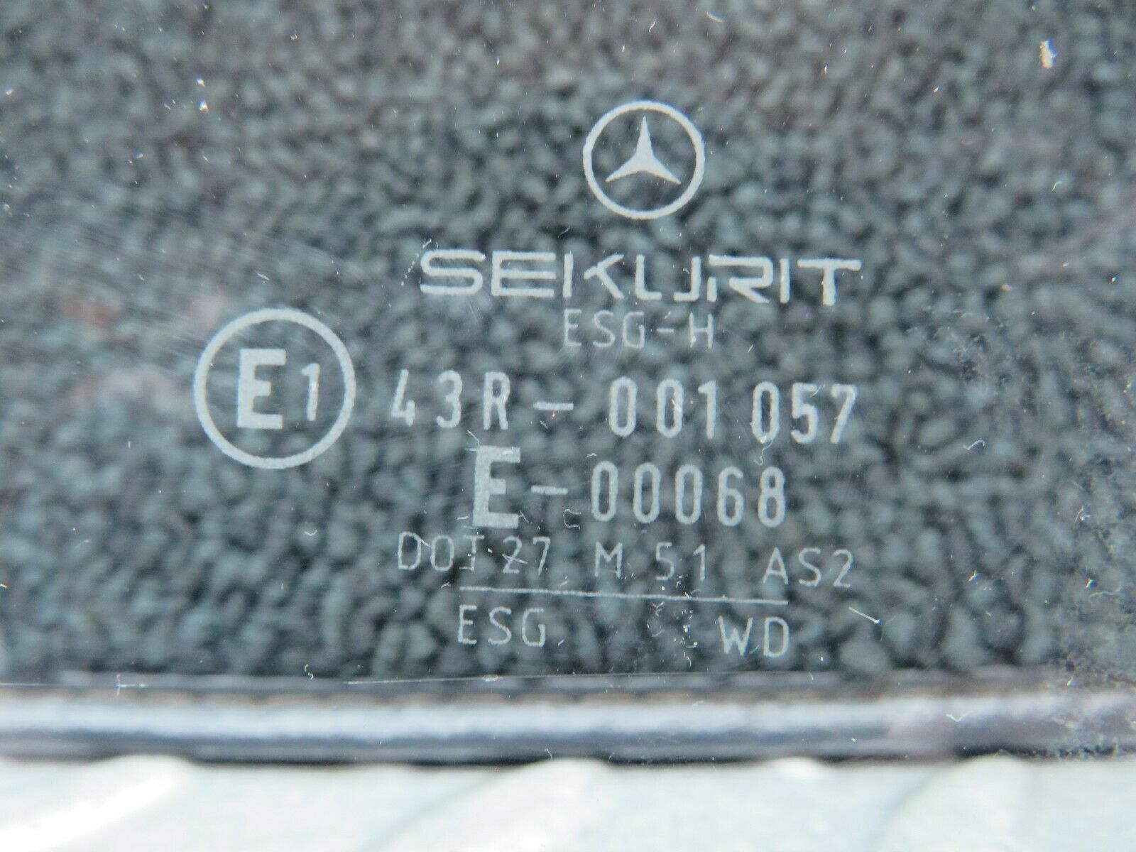 22033 Mercedes-Benz S123 280TE Wagon Rear Right Window Glass