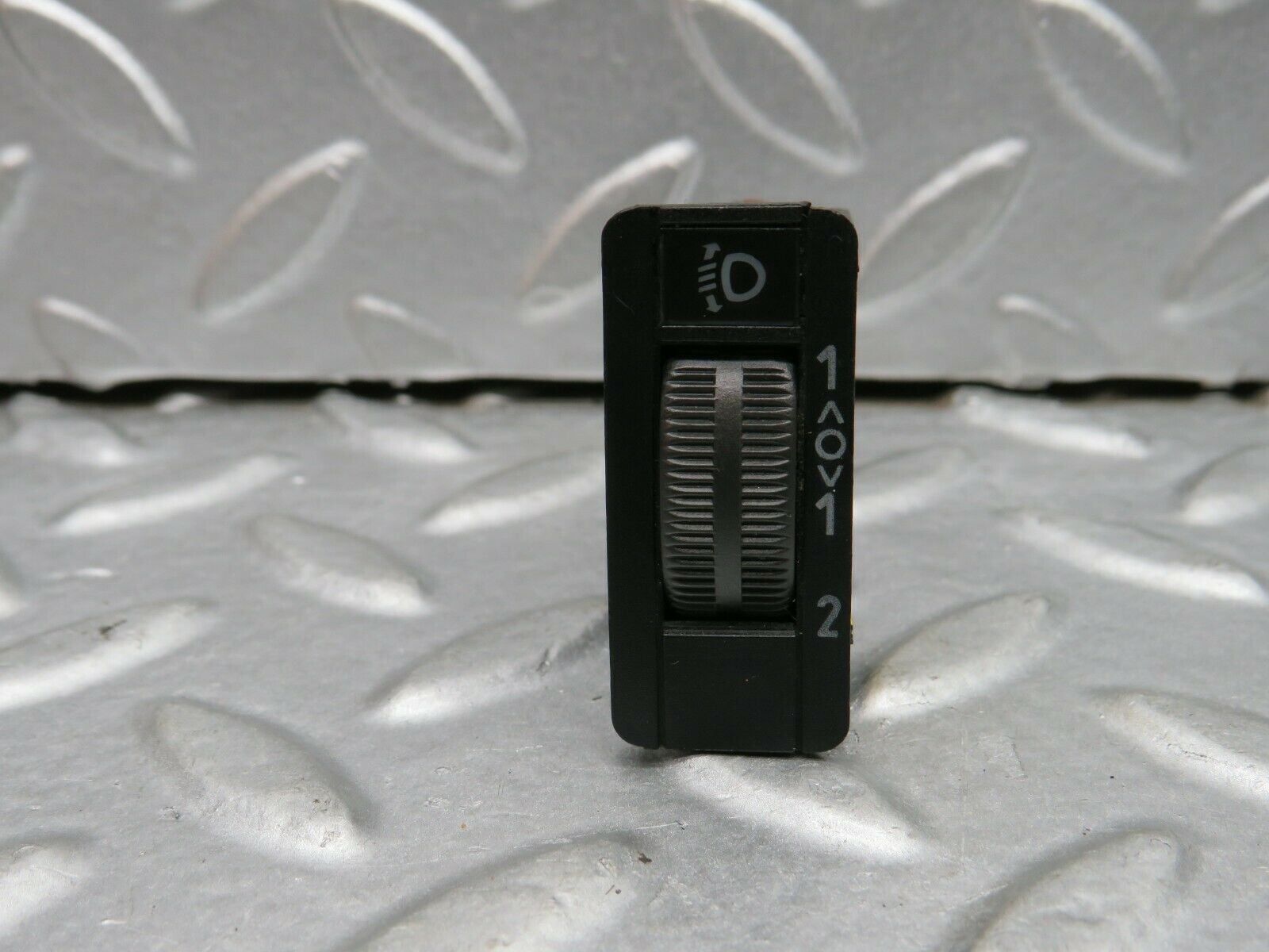 22294 Mercedes-Benz S123 280TE Wagon Headlight Level Switch 0307650101