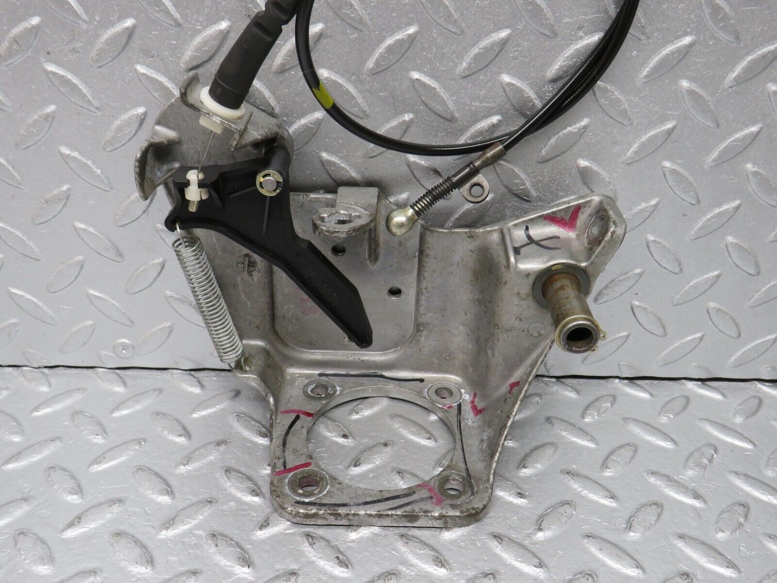 38434 Mercedes-Benz R129 280SL Coupe Brake Pedal Bracket 1402921031 1242901019 1292600651