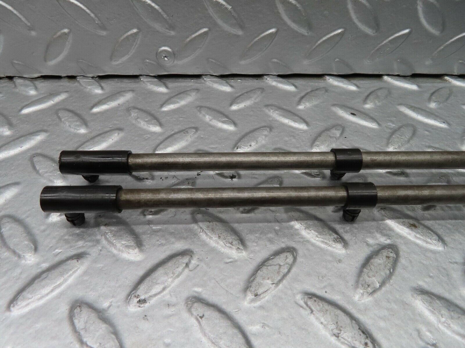 20705 Mercedes-Benz R107 450SL Camshaft Oil Tube