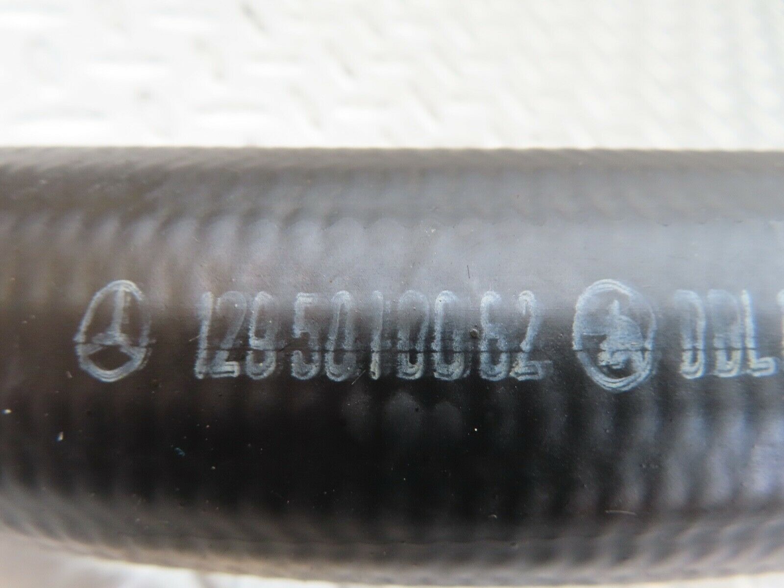 17287 Mercedes-Benz R129 300SL Coupe Radiator Lower Coolant Hose 1295010082
