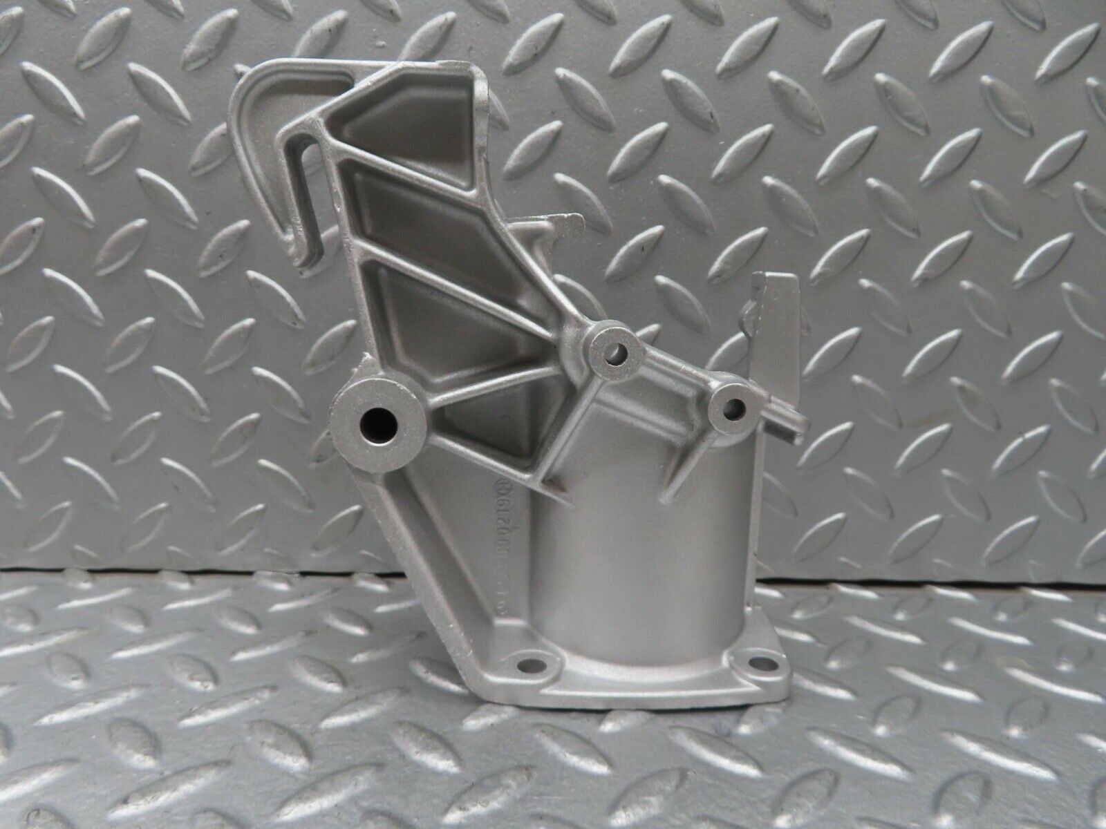 13534 Mercedes-Benz W123 200 Brake Pedal Bracket 1232900219