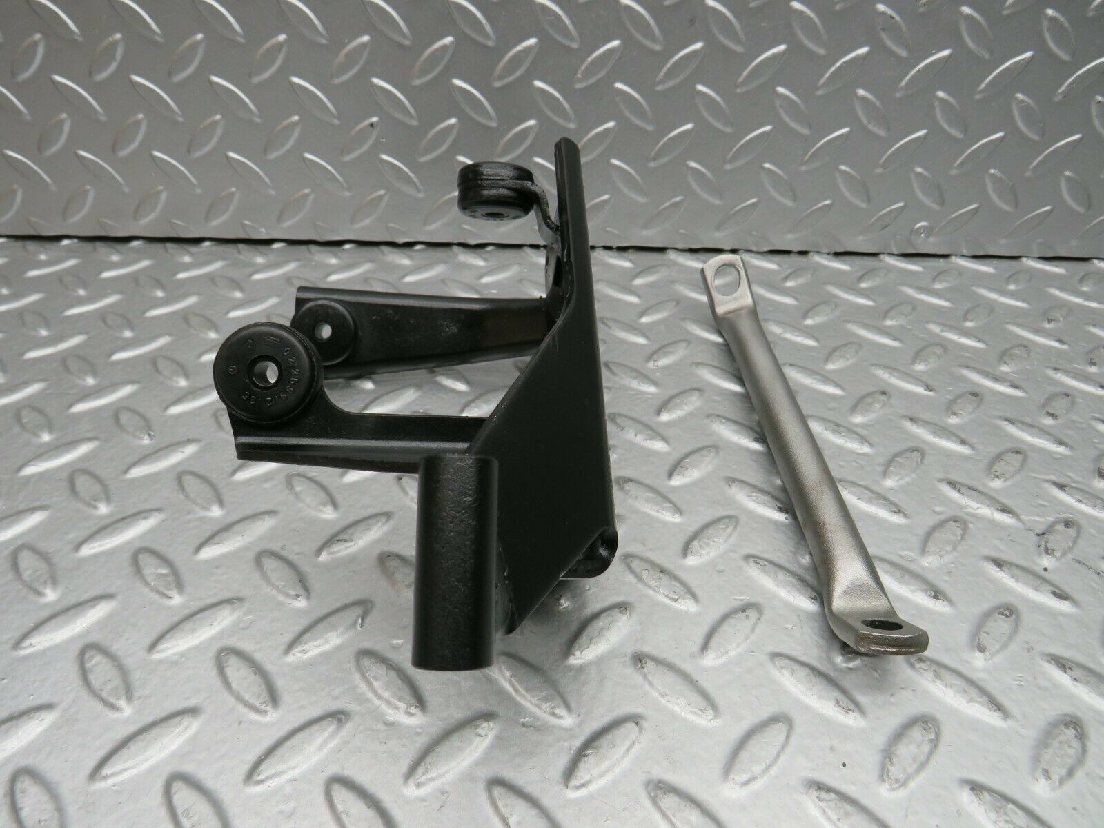 22283 Mercedes-Benz S123 280TE Wagon Power Steering Pump Holder Bracket