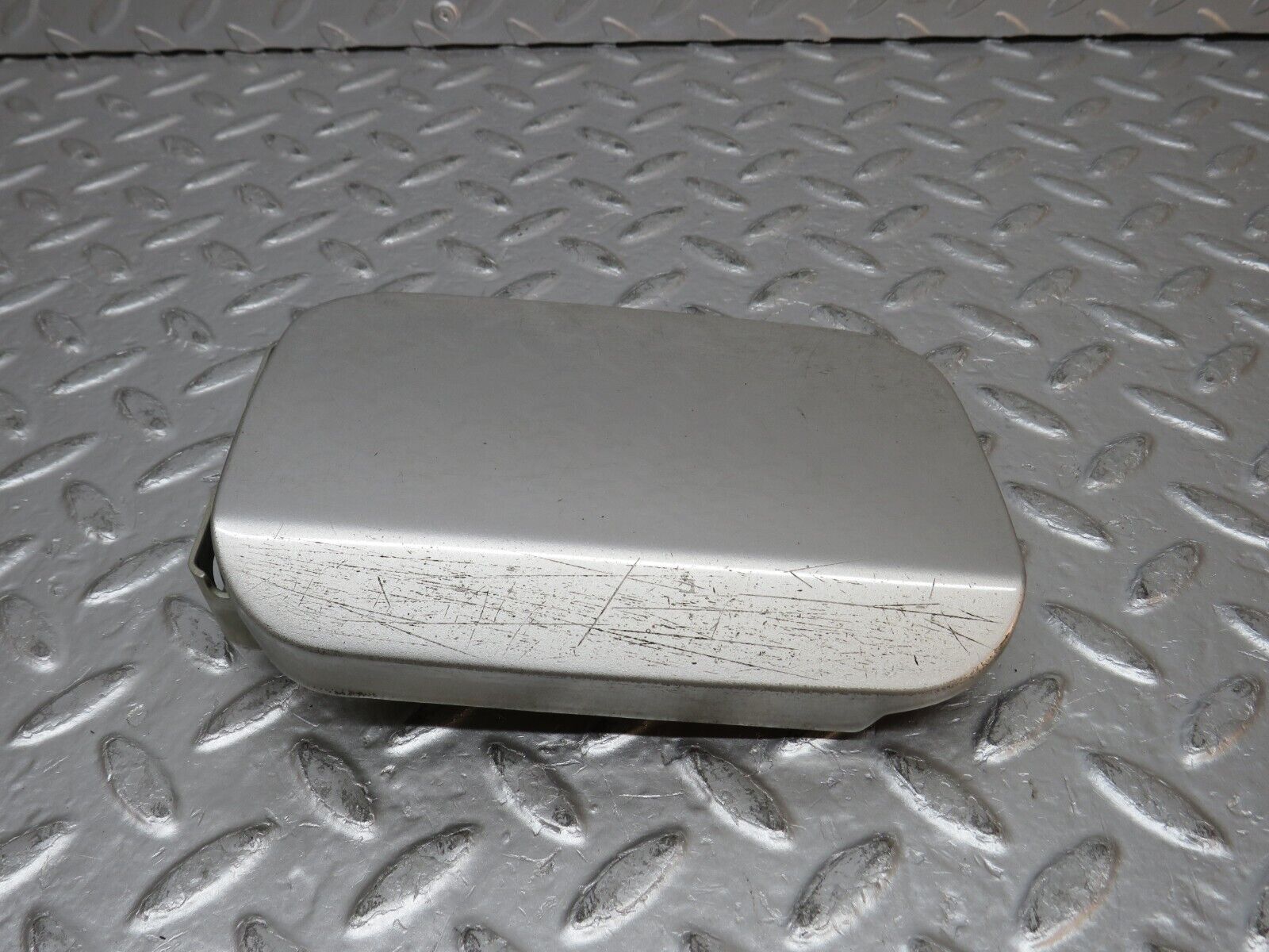 31720 Mercedes-Benz W201 190LE 1.8L Fuel Tank Flap Cap 2015842839