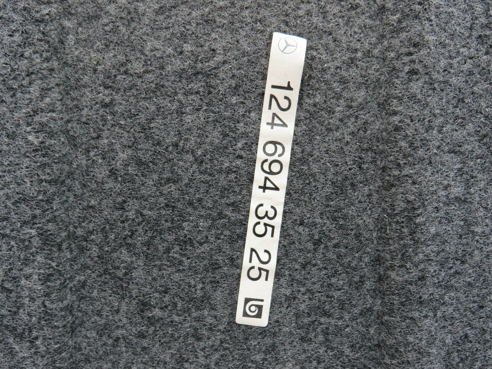 22321 Mercedes-Benz C124 E220 Coupe Fuel Tank Cover Plate 1246943525