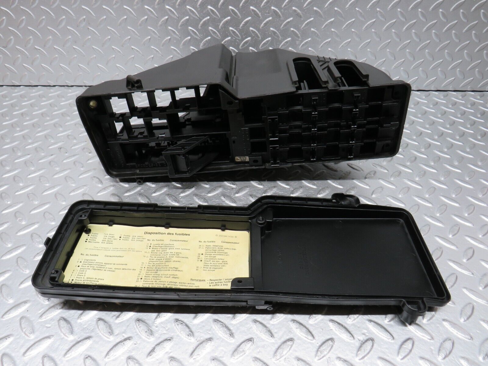 33445 Mercedes-Benz W202 C180 Fuse Box 2025455340 2025453401 2025451203