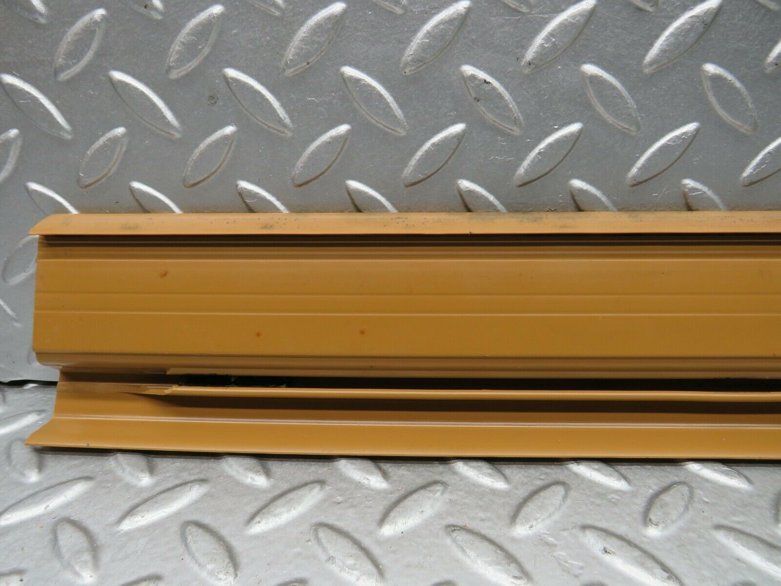 21998 Mercedes-Benz S123 280TE Wagon Rear Right Door Sill Trim Palomino
