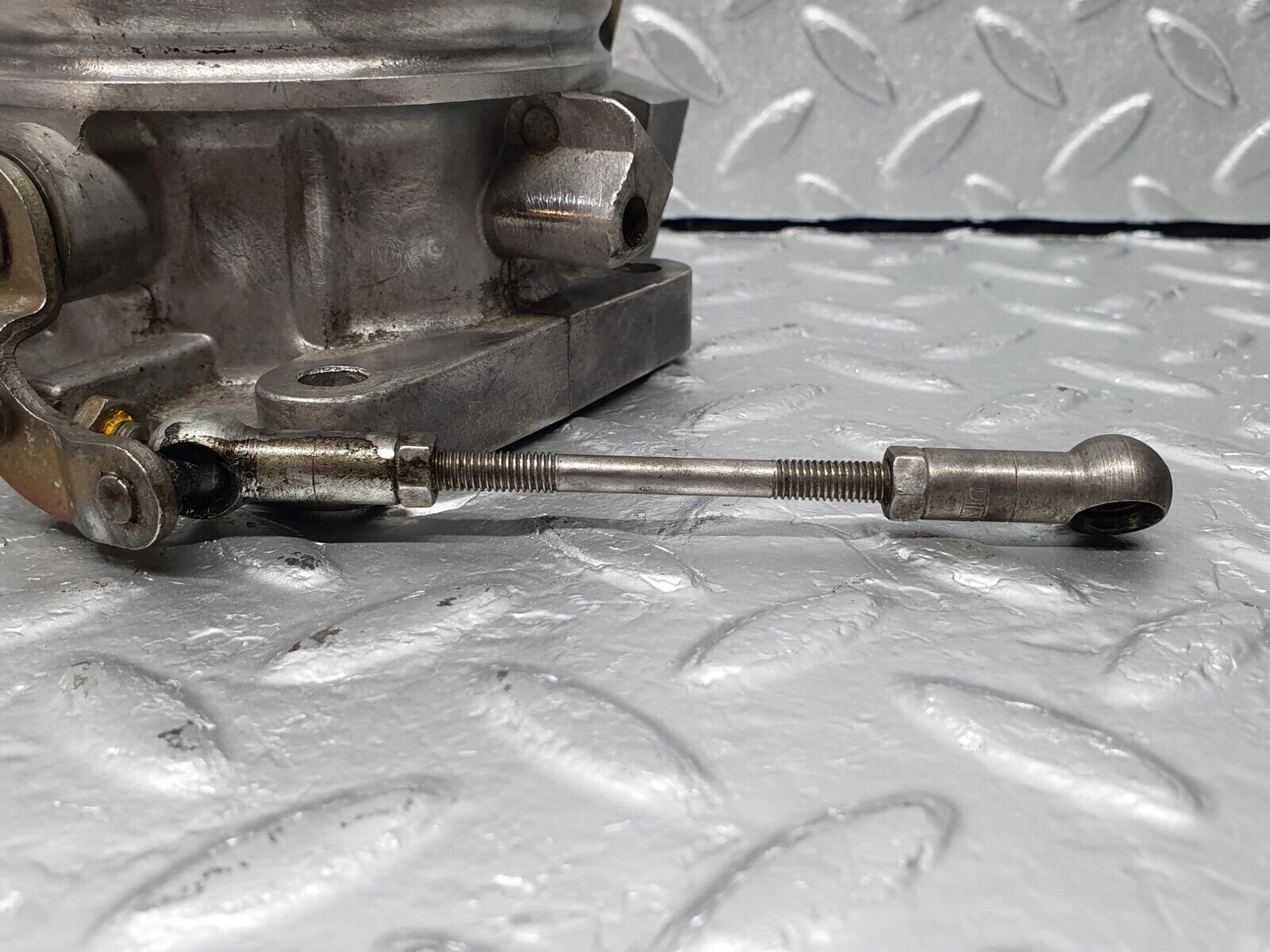 41364 Mercedes-Benz R107 350SL Coupe Throttle Body Valve