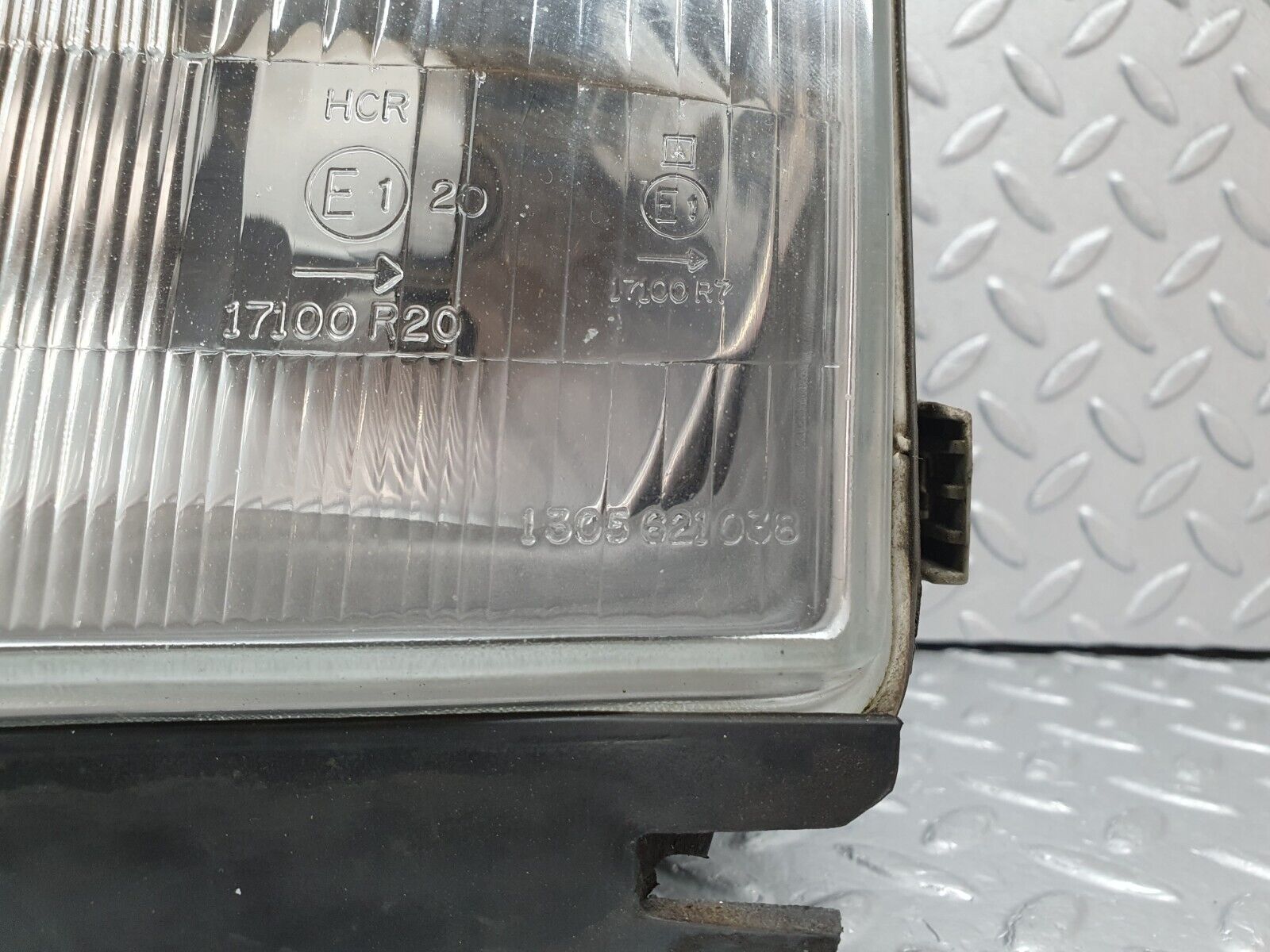 41433 Mercedes-Benz W124 200E Headlight Left Side Bosch 1305621038 1305235093