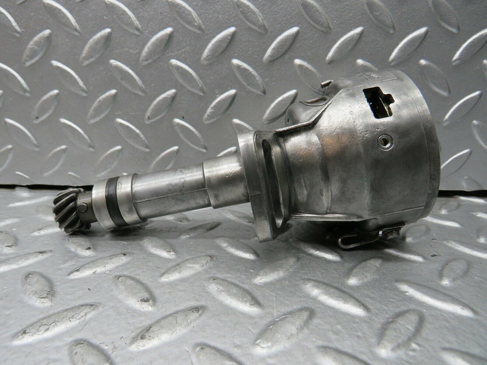 21836 Mercedes-Benz W123 Ignition Distributor Bosch 0237302005