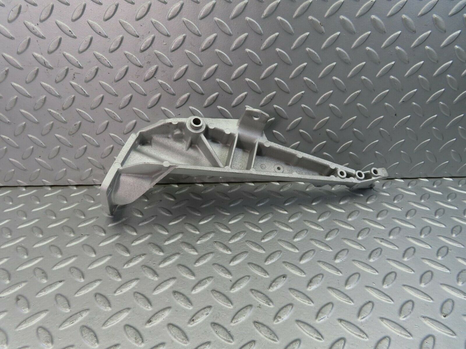 9096 Mercedes-Benz W115 brake pedal bracket 1152940701