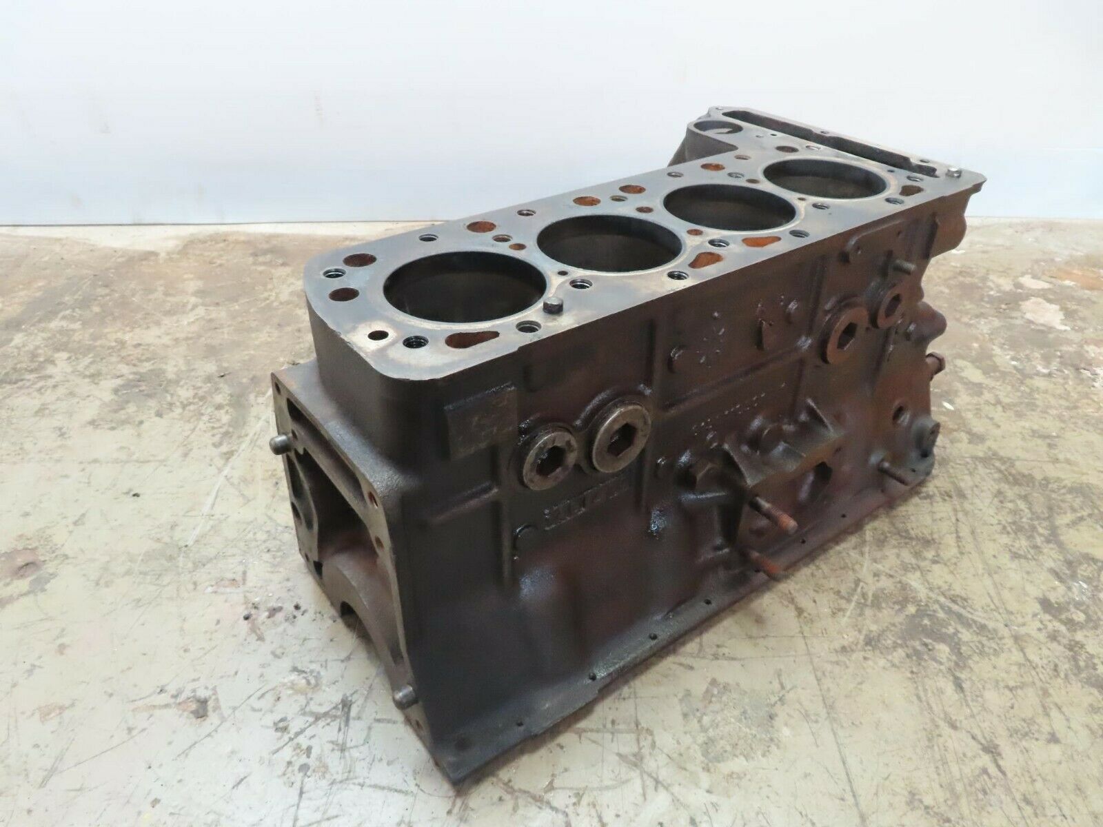 10947 Mercedes-Benz W115 220D Engine Block OM615.913 6150110501