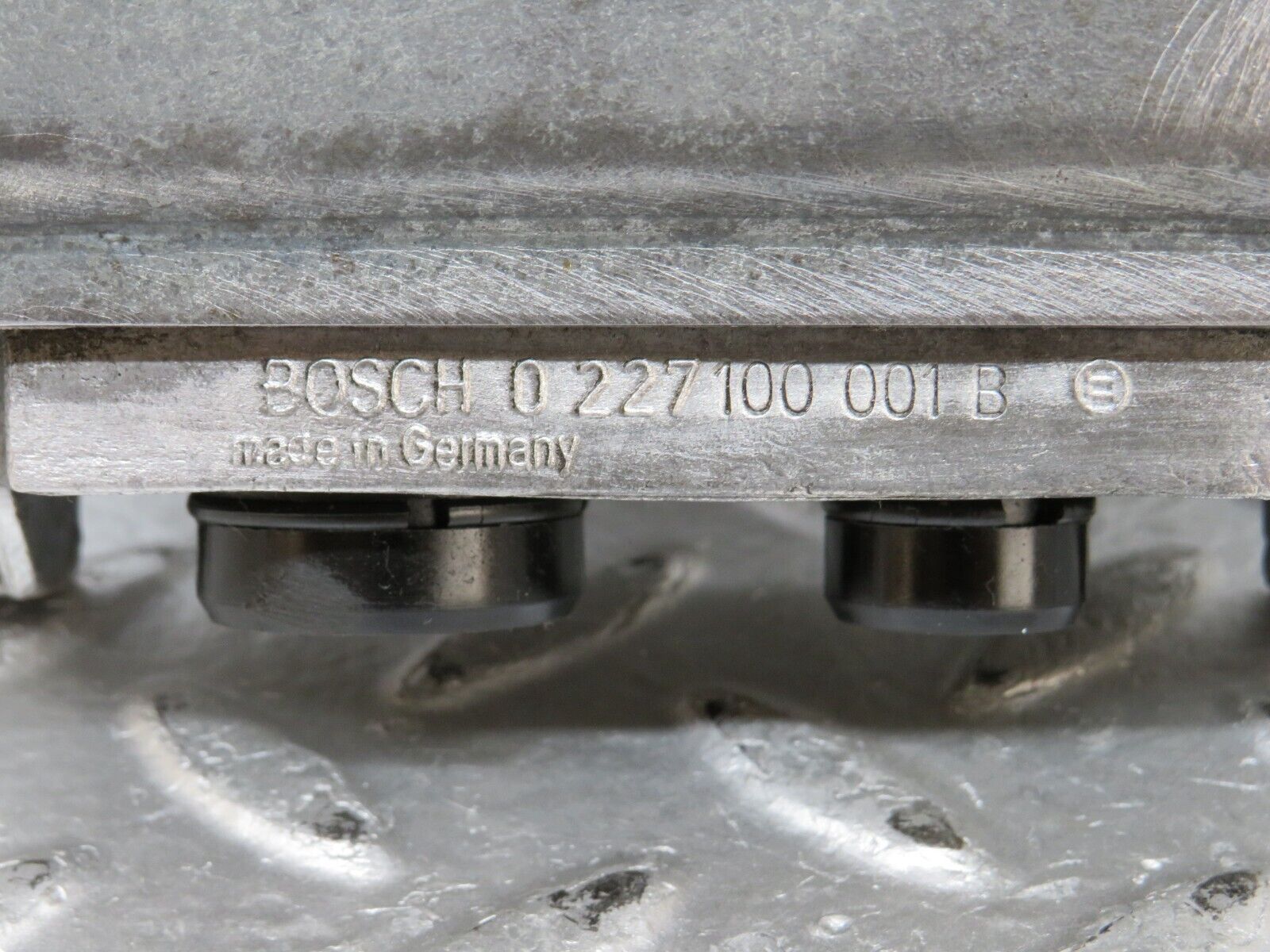 26261 Mercedes-Benz W116 450SE Ignition Control Unit Bosch 0227100001