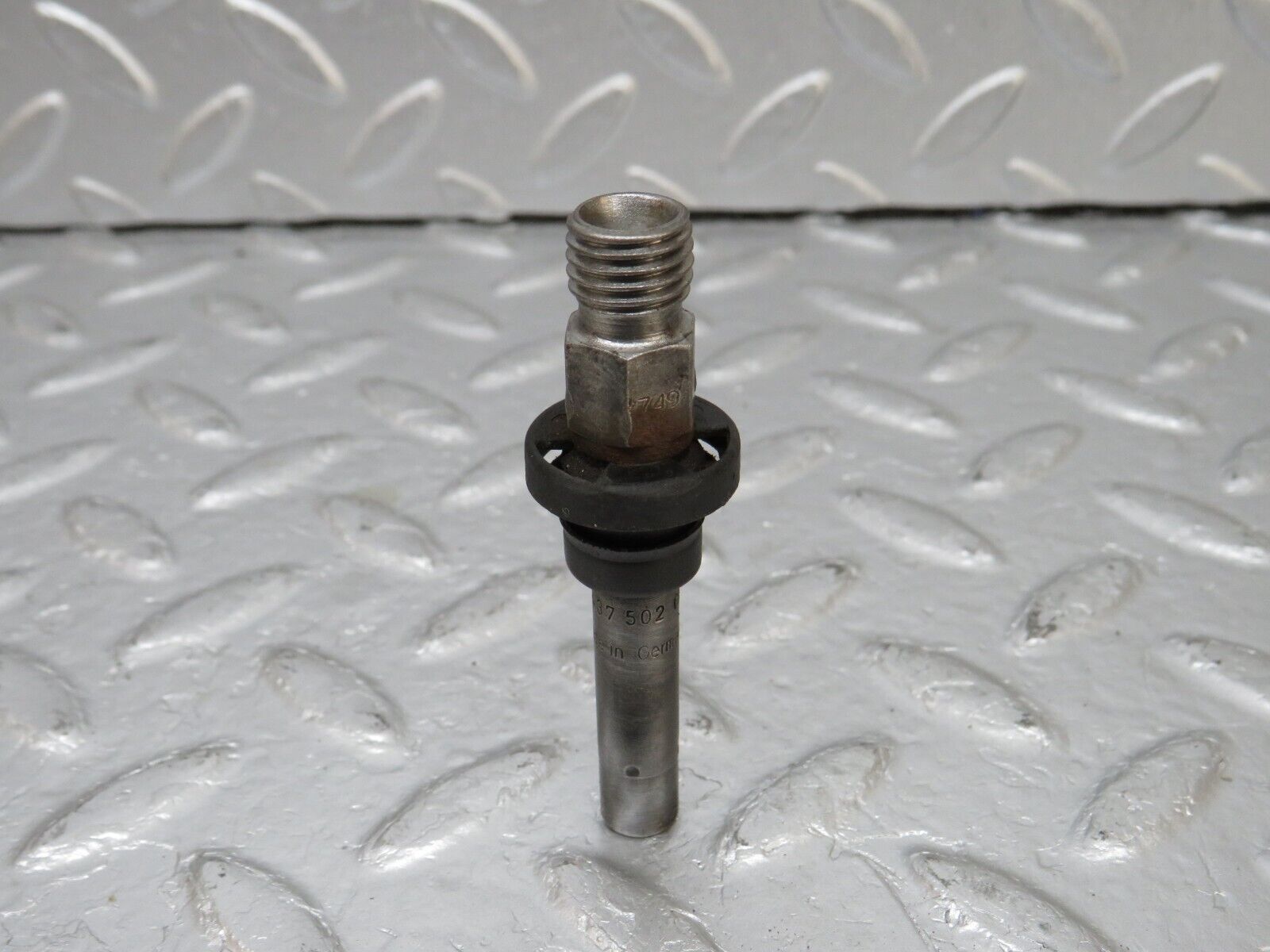 34128 Mercedes-Benz W124 260E Fuel Injector Bosch 0437502010