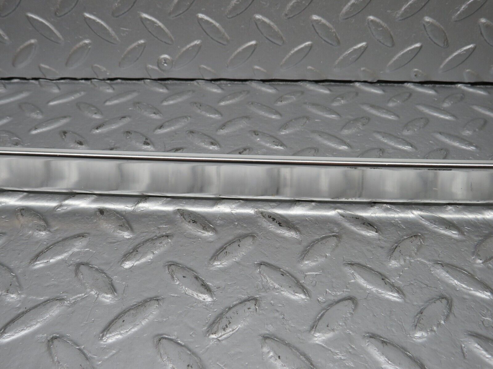 40204 Mercedes-Benz R107 Hardtop Roof Chrome Left Side