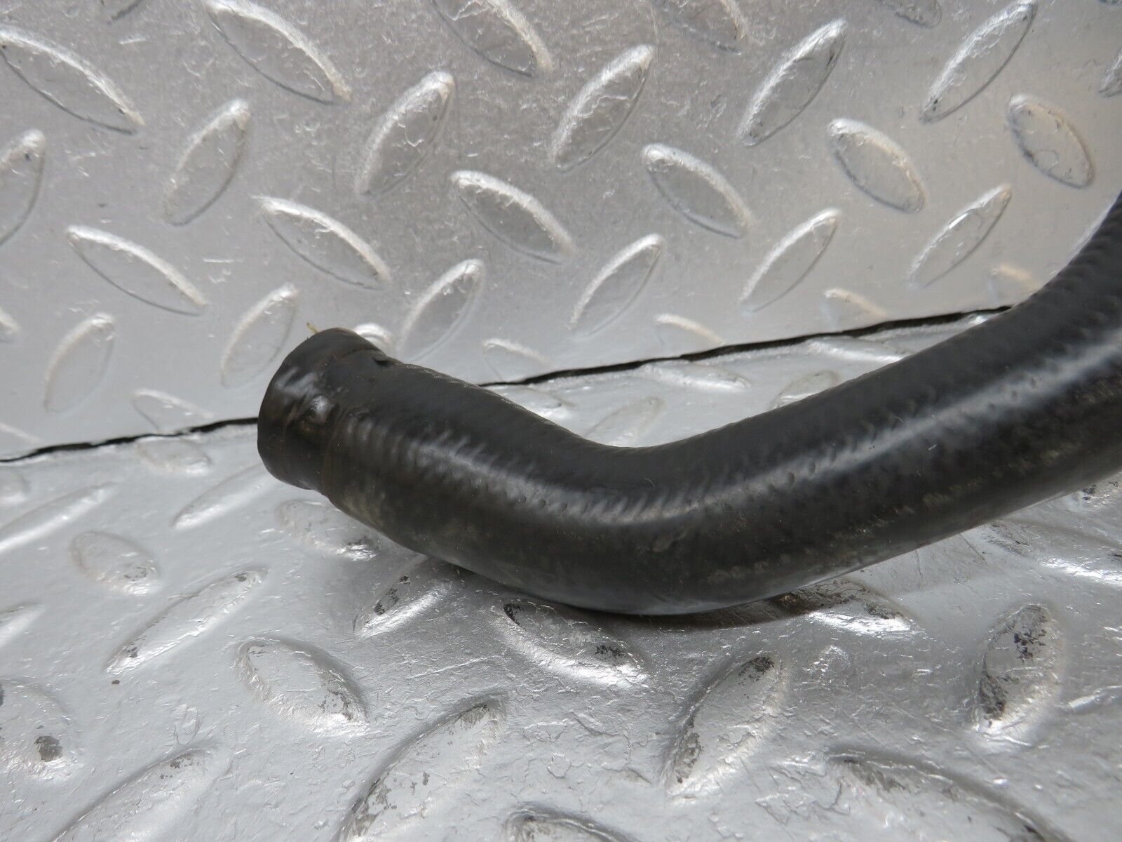 39690 Mercedes-Benz R129 320SL Coupe Radiator Lower Hose Pipe 1295012582