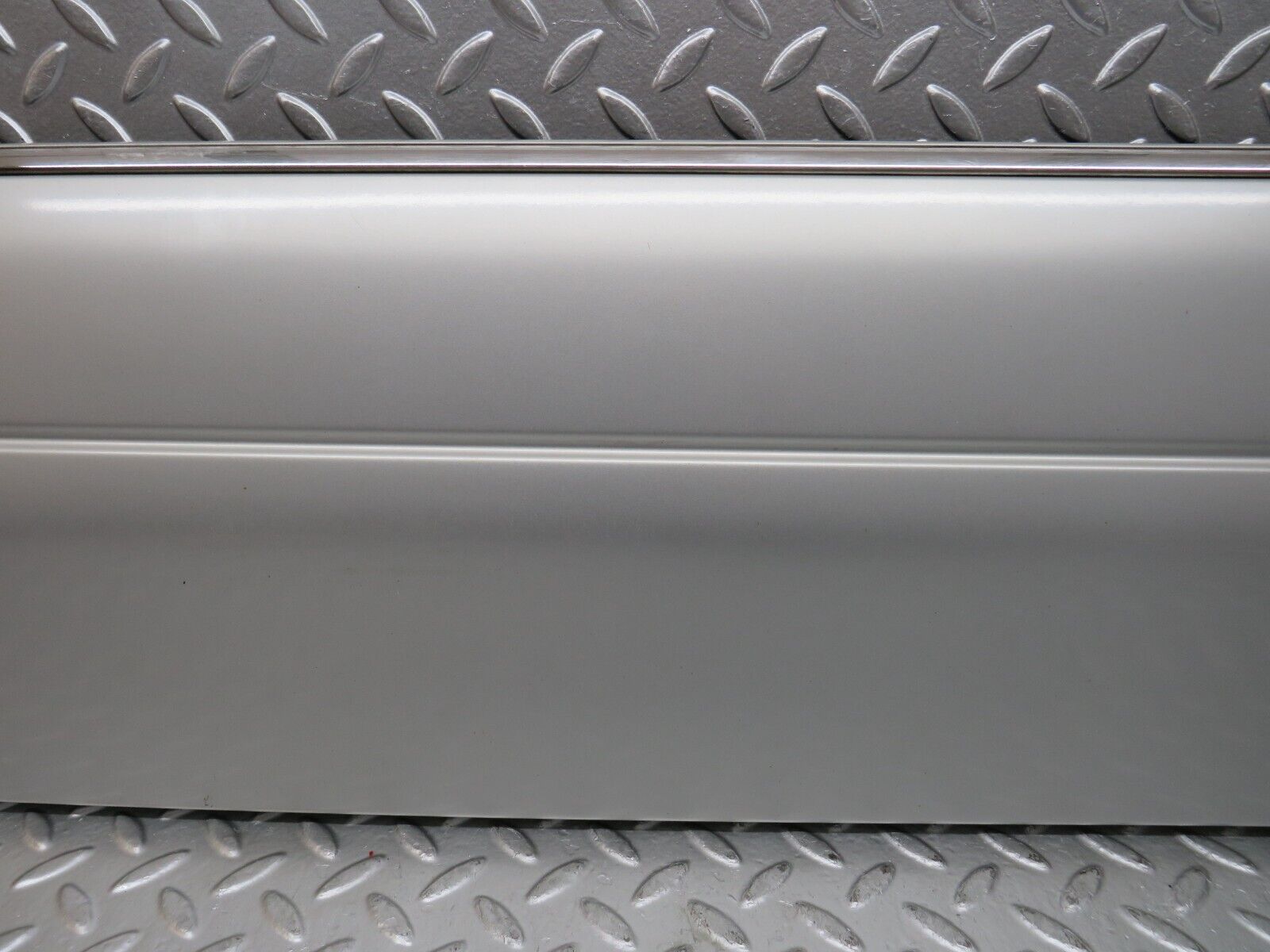 24807 Mercedes-Benz W140 S320 Front Right Door Lower Trim 1406907240