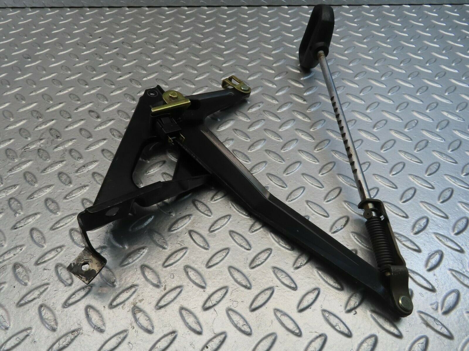 11482 Mercedes-Benz C123 230CE Coupe Handbrake Regulator