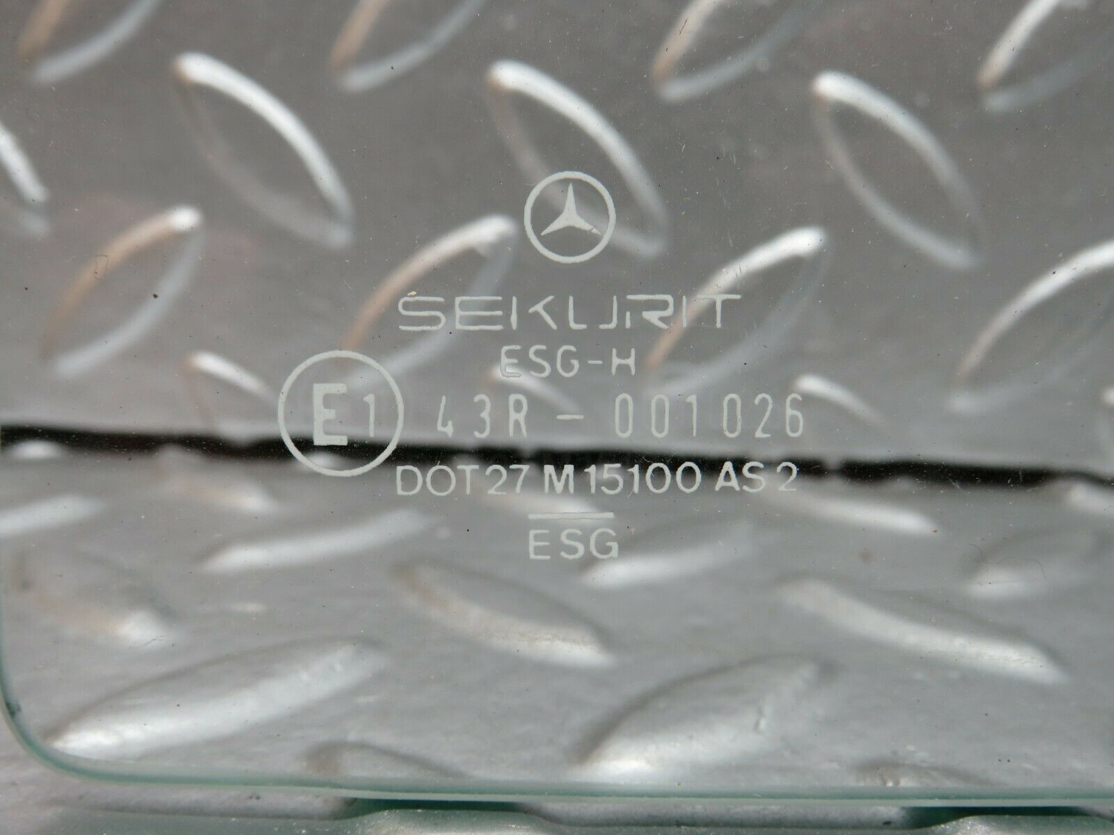 24583 Mercedes-Benz W108 Rear Left Quarter Glass
