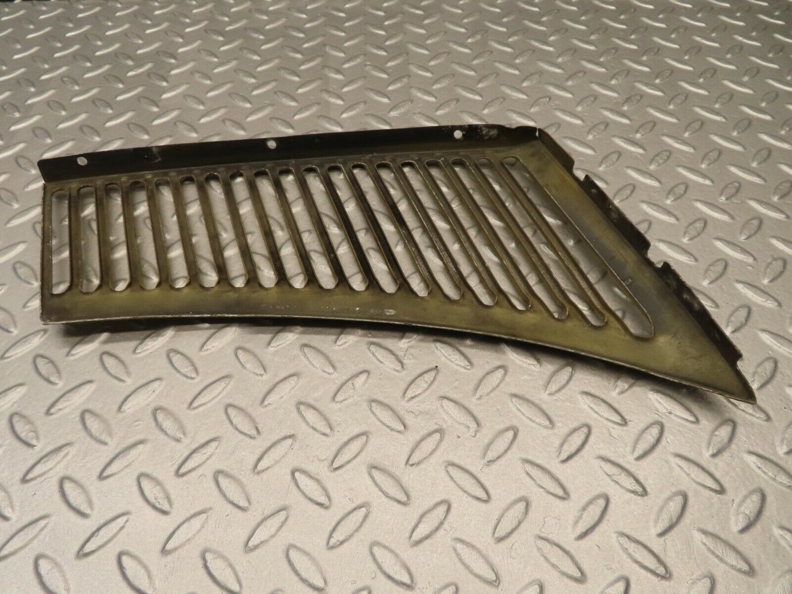 11815 Mercedes-Benz R107 450SL Air Intake Grill Left Side