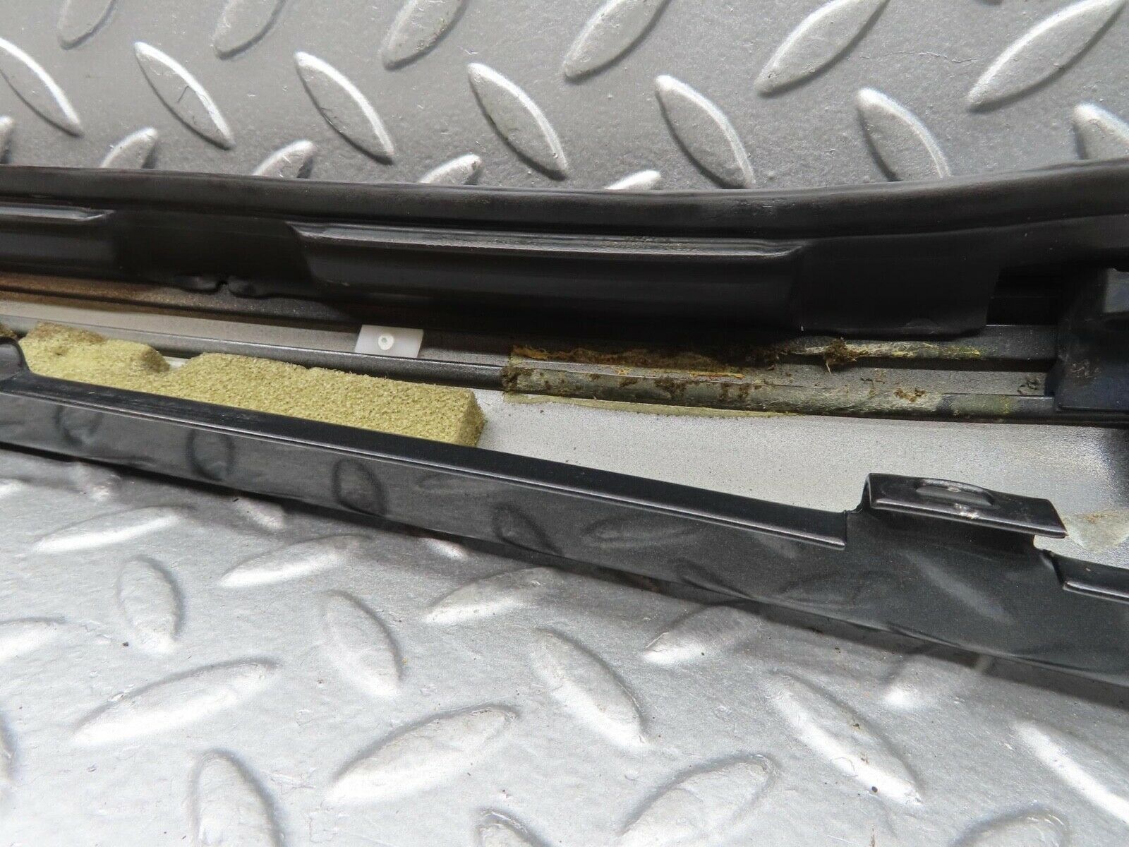 14870 Mercedes-Benz W140 S320 A Pillar Exterior Cover Left Side