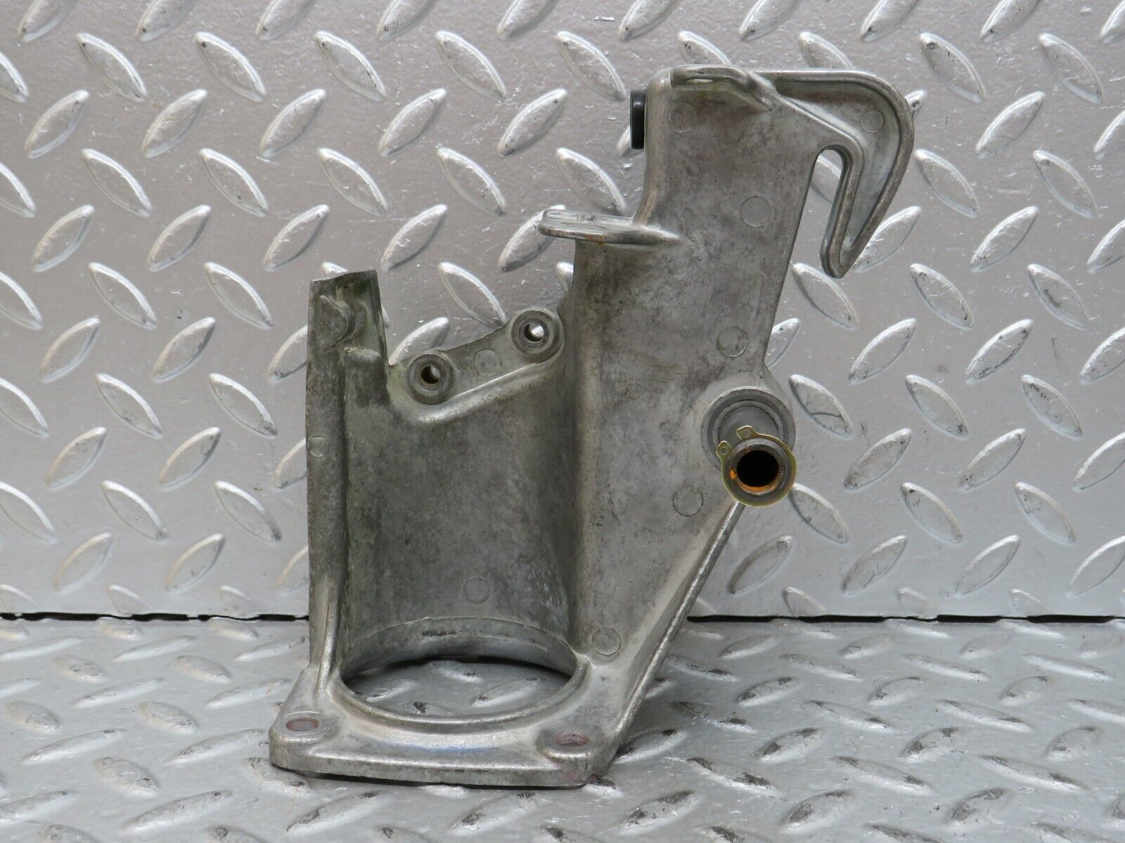 28367 Mercedes-Benz S123 240D Wagon Brake Pedal Bracket 1232940501