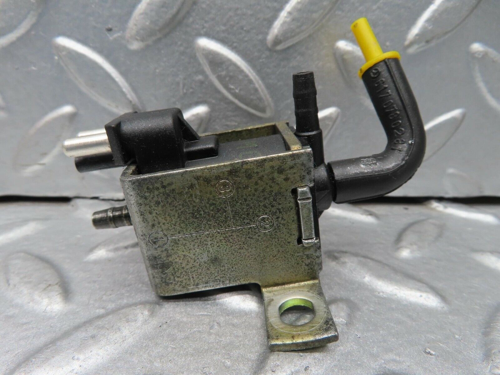 15096 Mercedes-Benz W140 S320 Vacuum Control Valve 0015408697