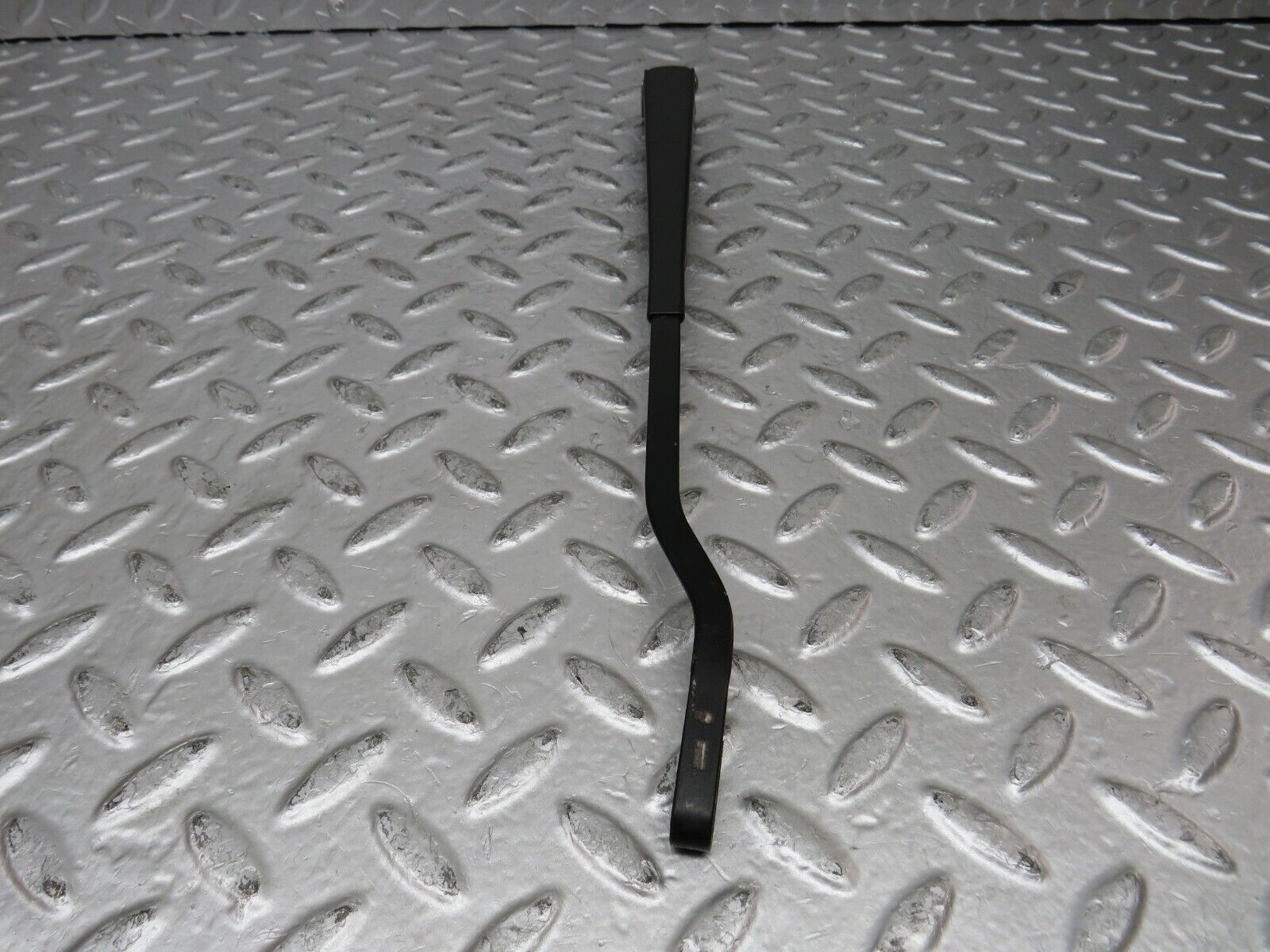 26990 Mercedes-Benz W123 240D Wiper Arm Bosch Left Side 3399990553
