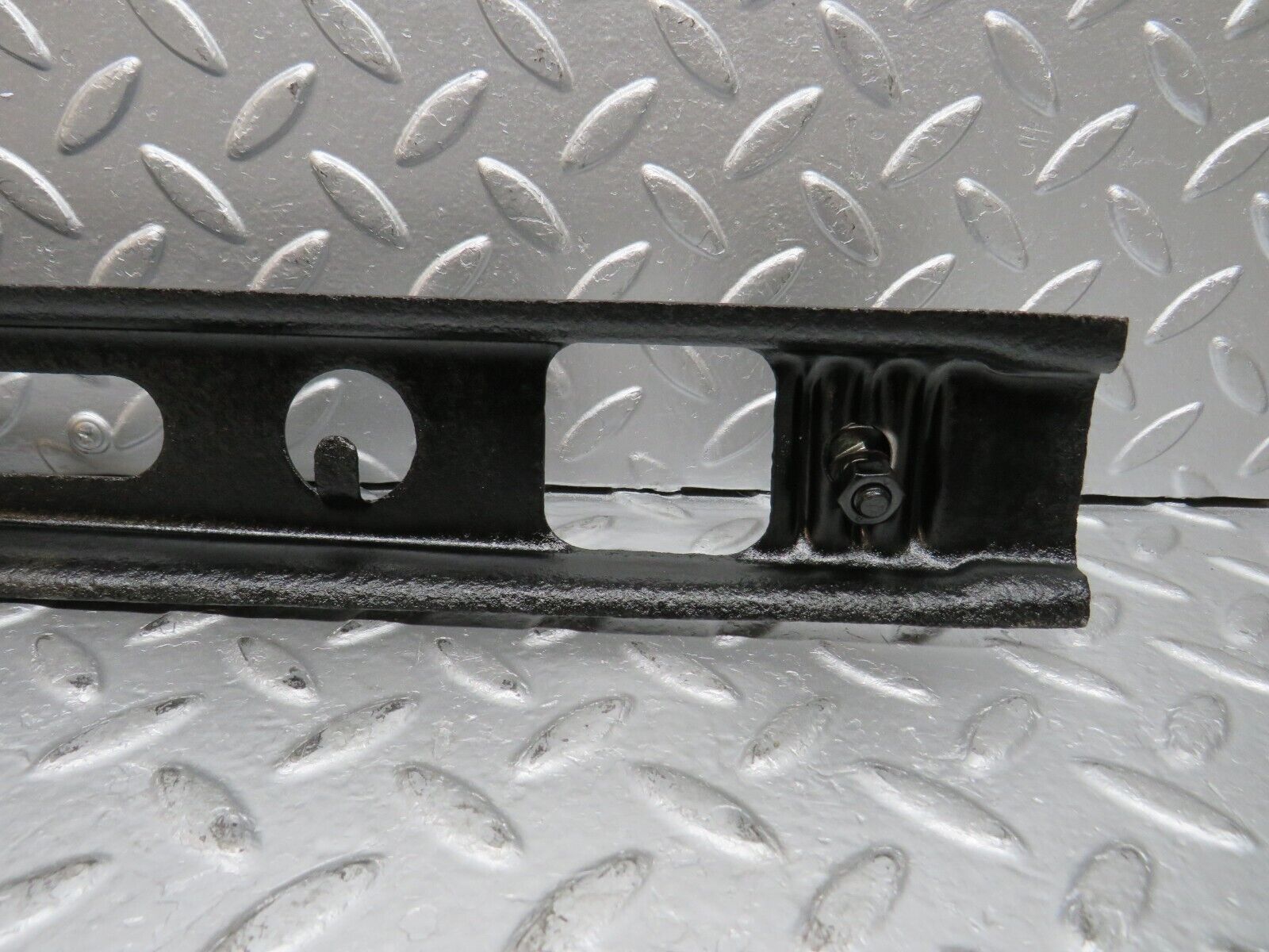 29637 Mercedes-Benz W123 230E Front Bumper Centre Bracket
