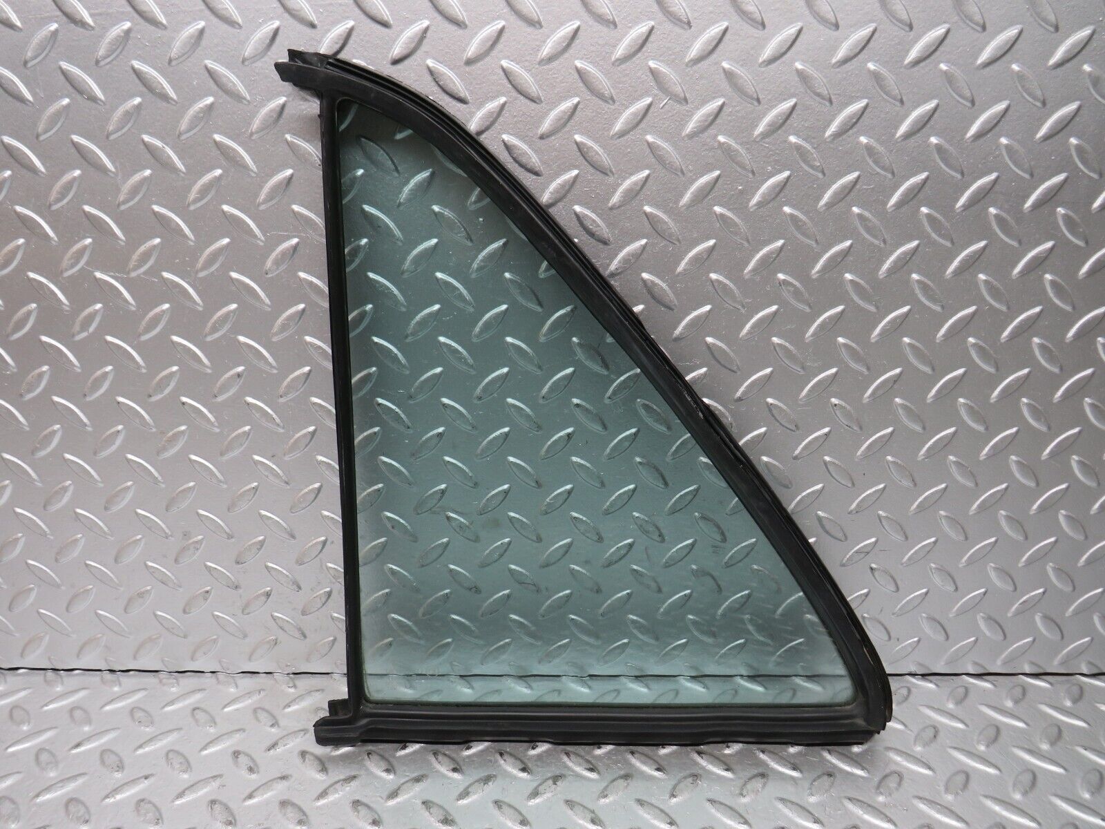 28857 Mercedes-Benz W123 230E Rear Right Quarter Window Glass 1237350224