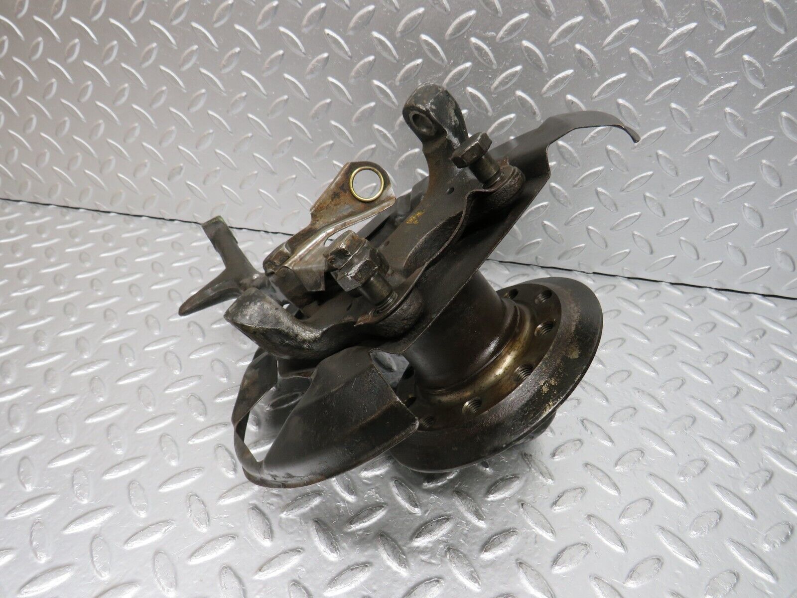 0849 Mercedes-Benz C107 350SLC Coupe Wheel Hub Front Left