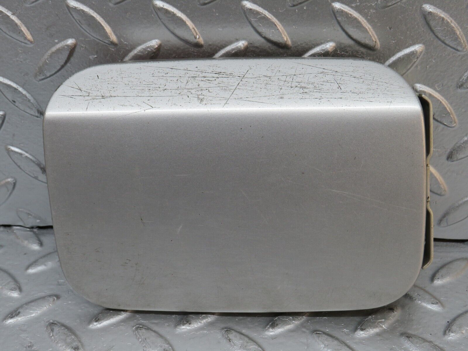 31720 Mercedes-Benz W201 190LE 1.8L Fuel Tank Flap Cap 2015842839