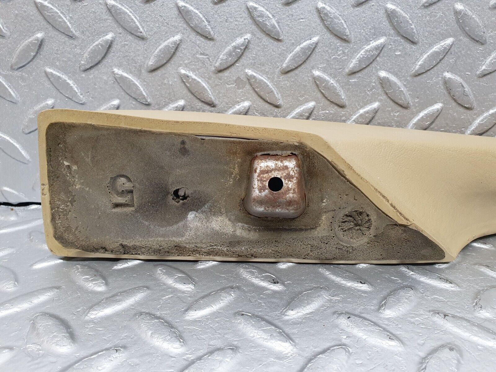 40928 Mercedes-Benz W126 300SE Front Right Interior Door Handle Beige
