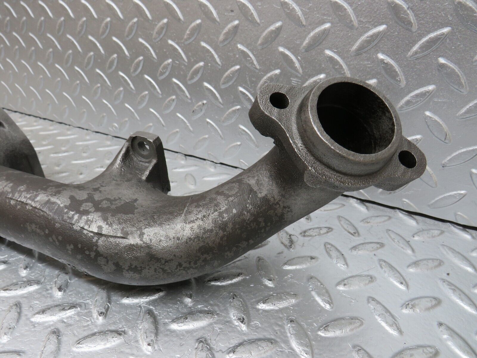 33123 Mercedes-Benz W126 380 V8 Exhaust Manifold Right 1161420602 1161420702