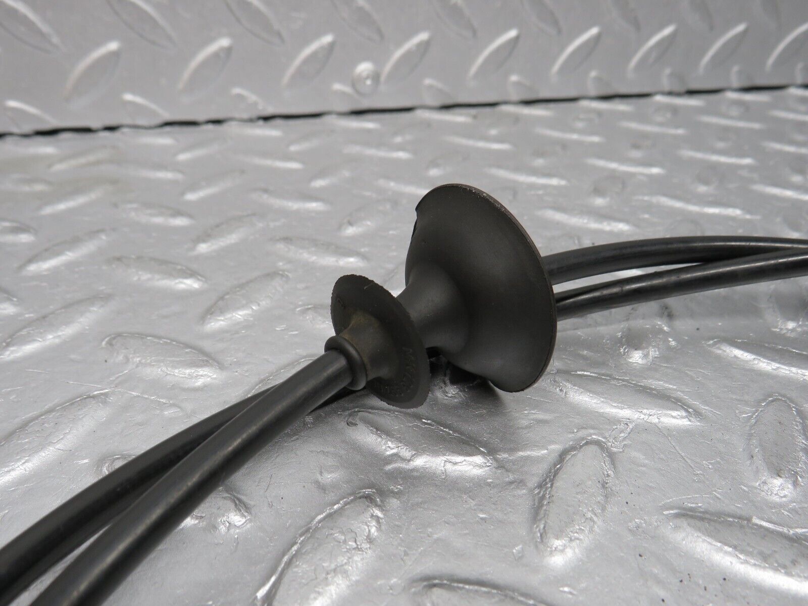 38029 Mercedes-Benz A124 320E Cabriolet Bonnet Release Cable