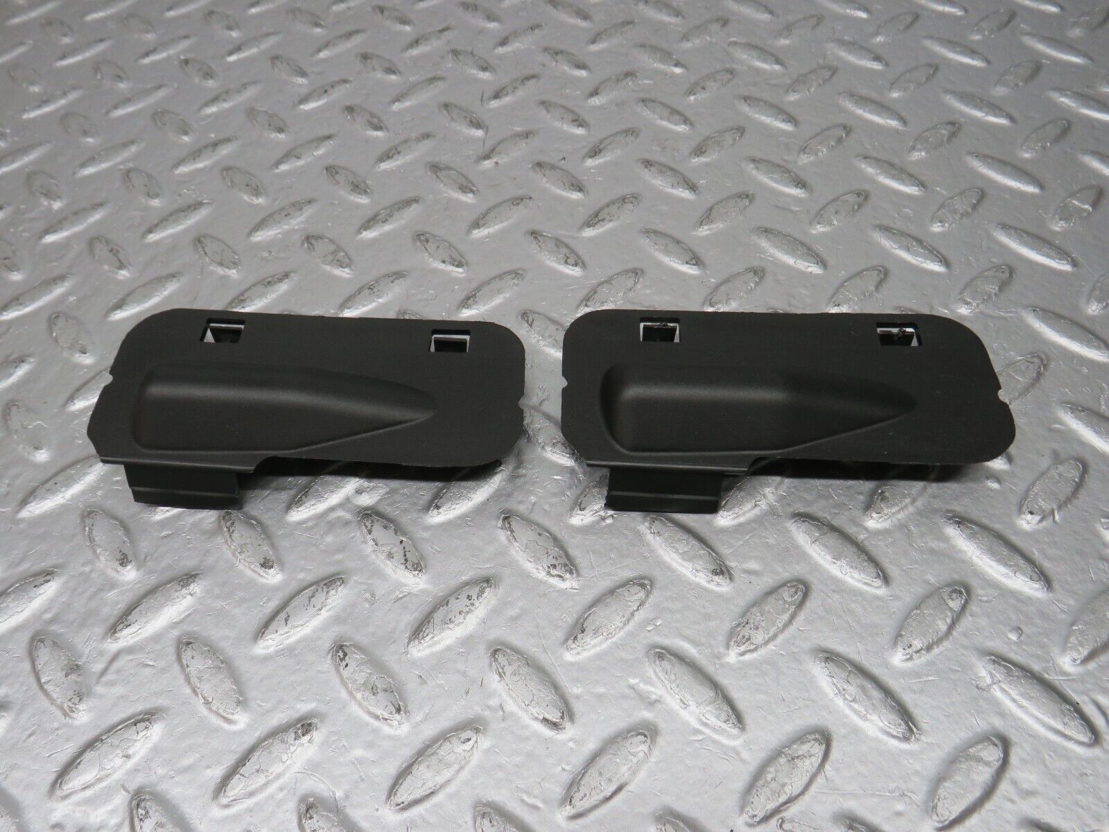 33457 Mercedes-Benz W202 C180 Windscreen Washer Nozzle Cover Trim 2028890025