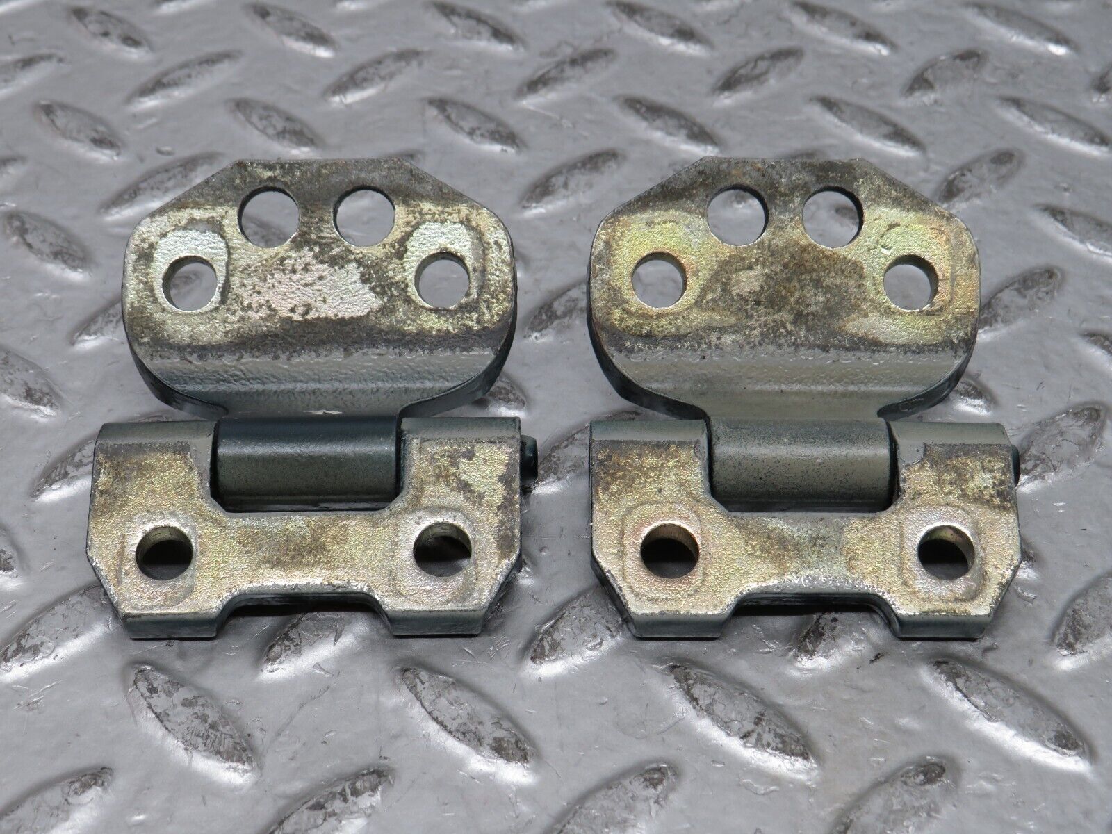 27621 Mercedes-Benz S124 300TE Wagon Right Door Hinge Pair