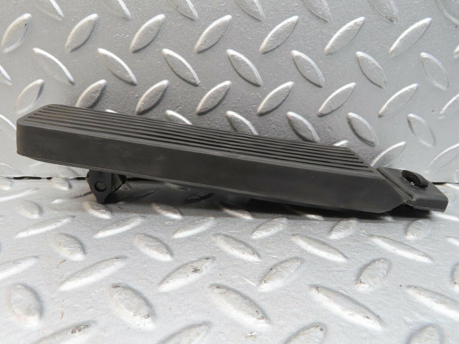 14281 Mercedes-Benz W116 350SE Accelerator Pedal With Rubber 1233010082