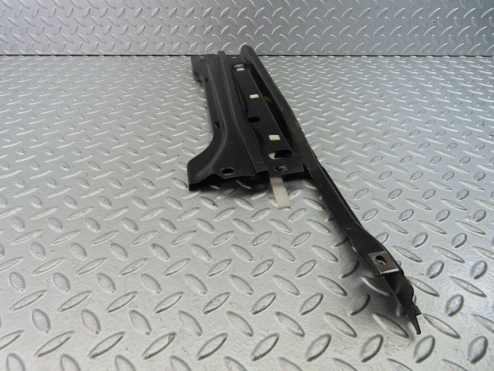 9314 Mercedes-Benz C124 300CE Coupe Rear Window Channel Support Left