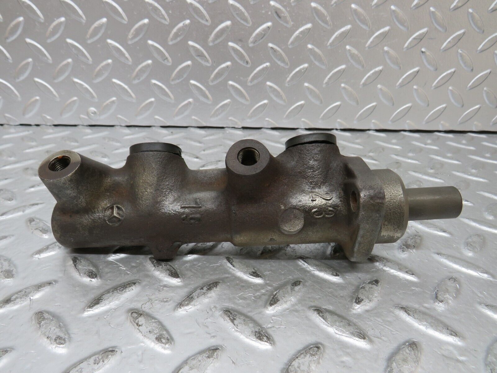 27287 Mercedes-Benz W123 280E Brake Master Cylinder Ate