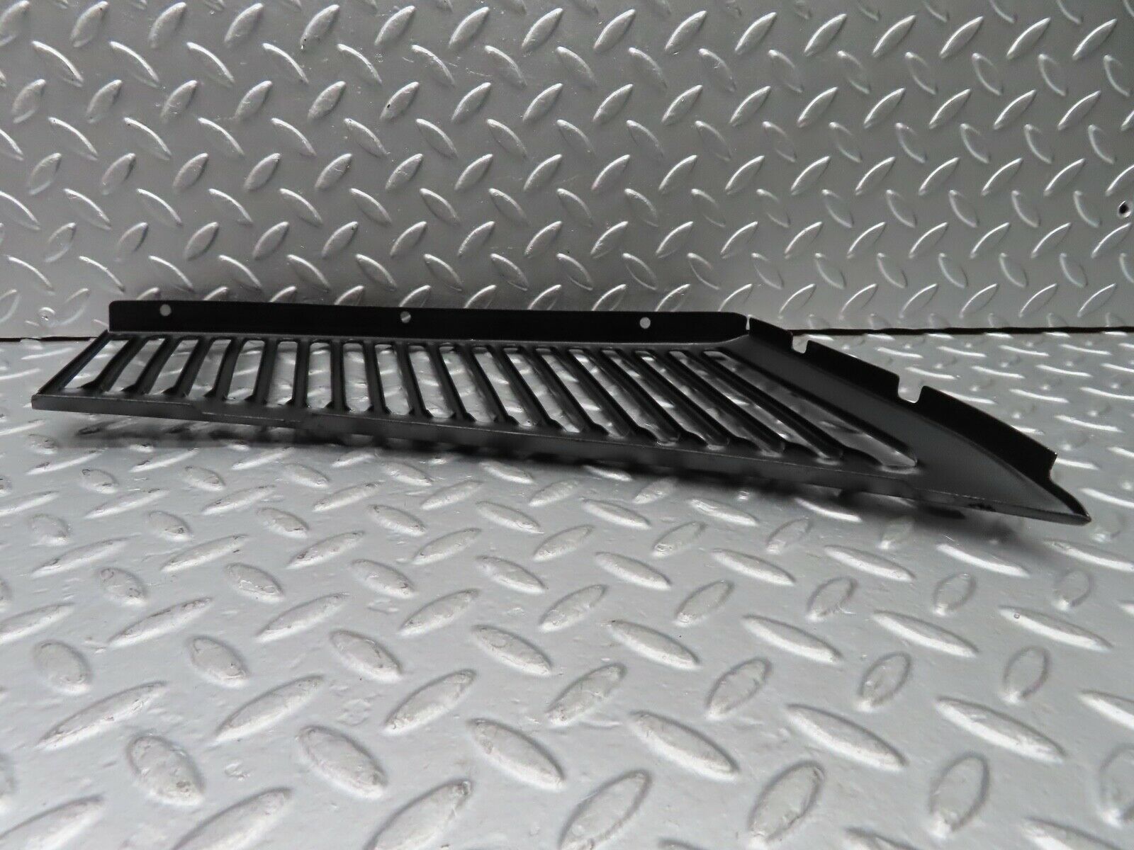 20864 Mercedes-Benz R107 450SL Air Intake Grill Left Side