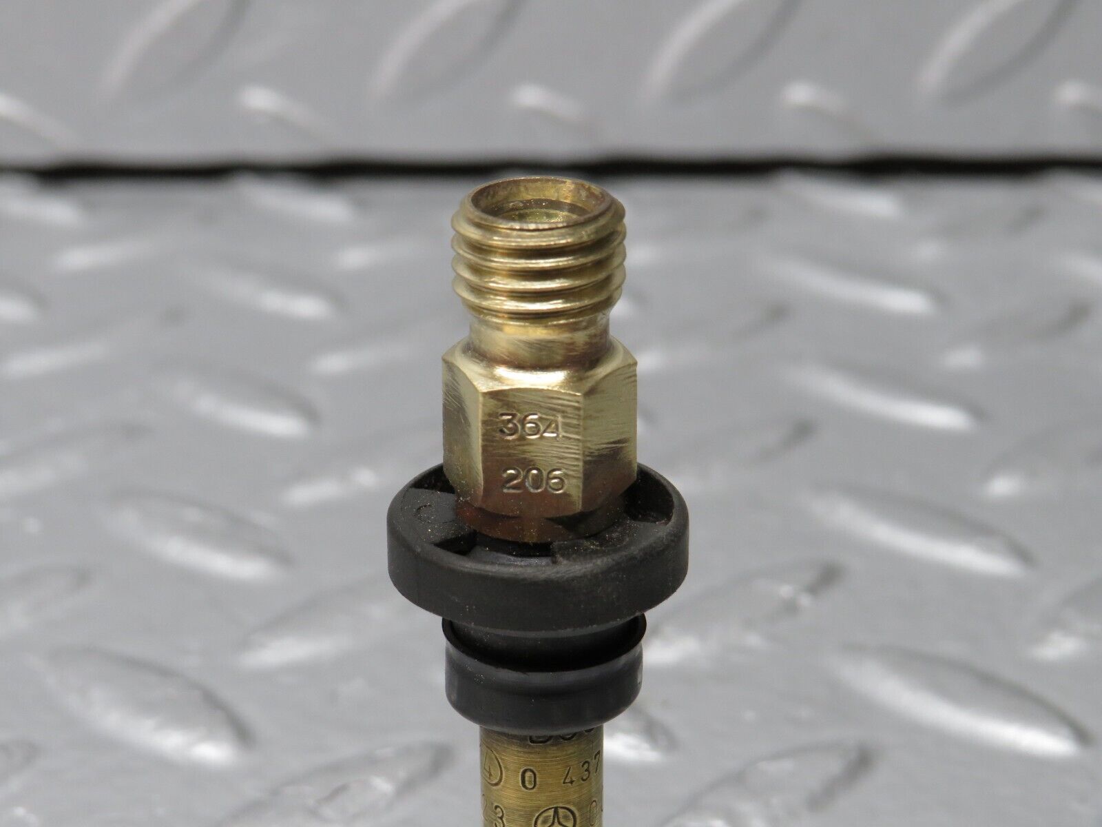 38902 Mercedes-Benz W201 190E 2.6L Fuel Injector Bosch 0000785623 0437502047