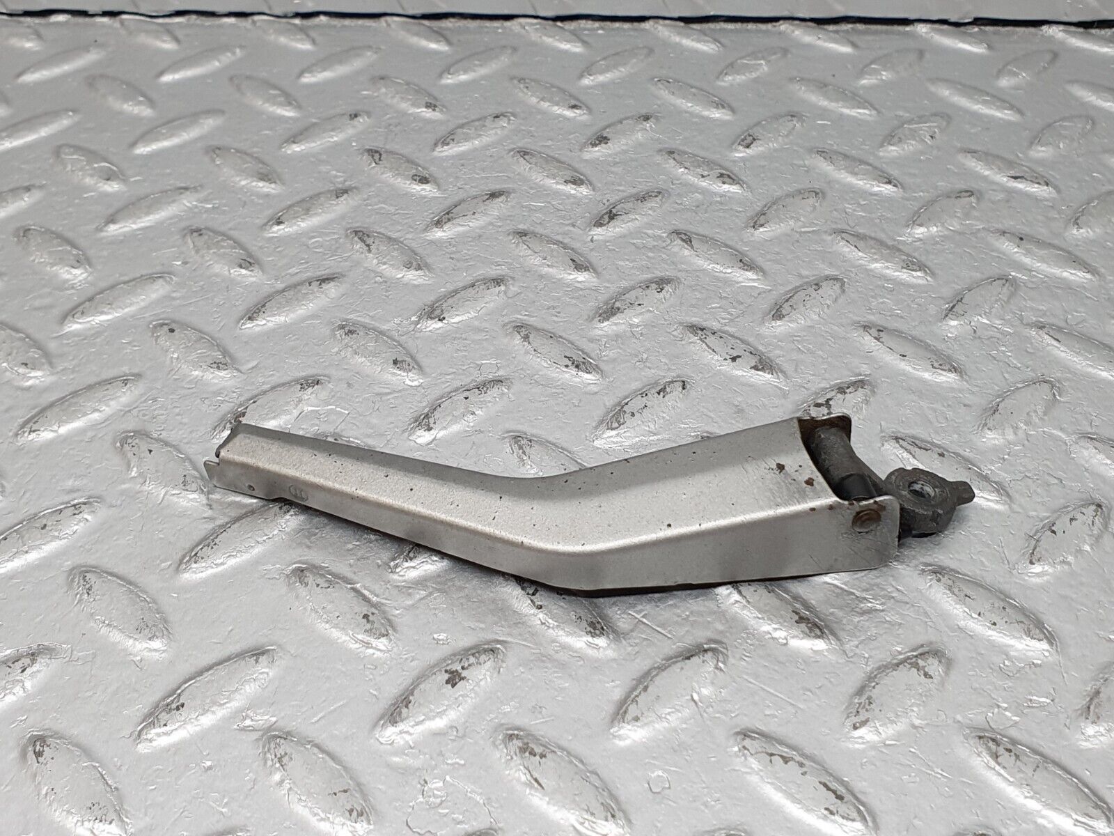 41074 Mercedes-Benz W126 300SE Headlight Wiper Arm Bosch Right Side