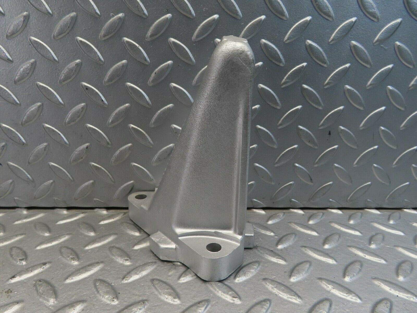 11473 Mercedes-Benz C123 230CE Coupe Engine Mount Bracket Right 1022230304