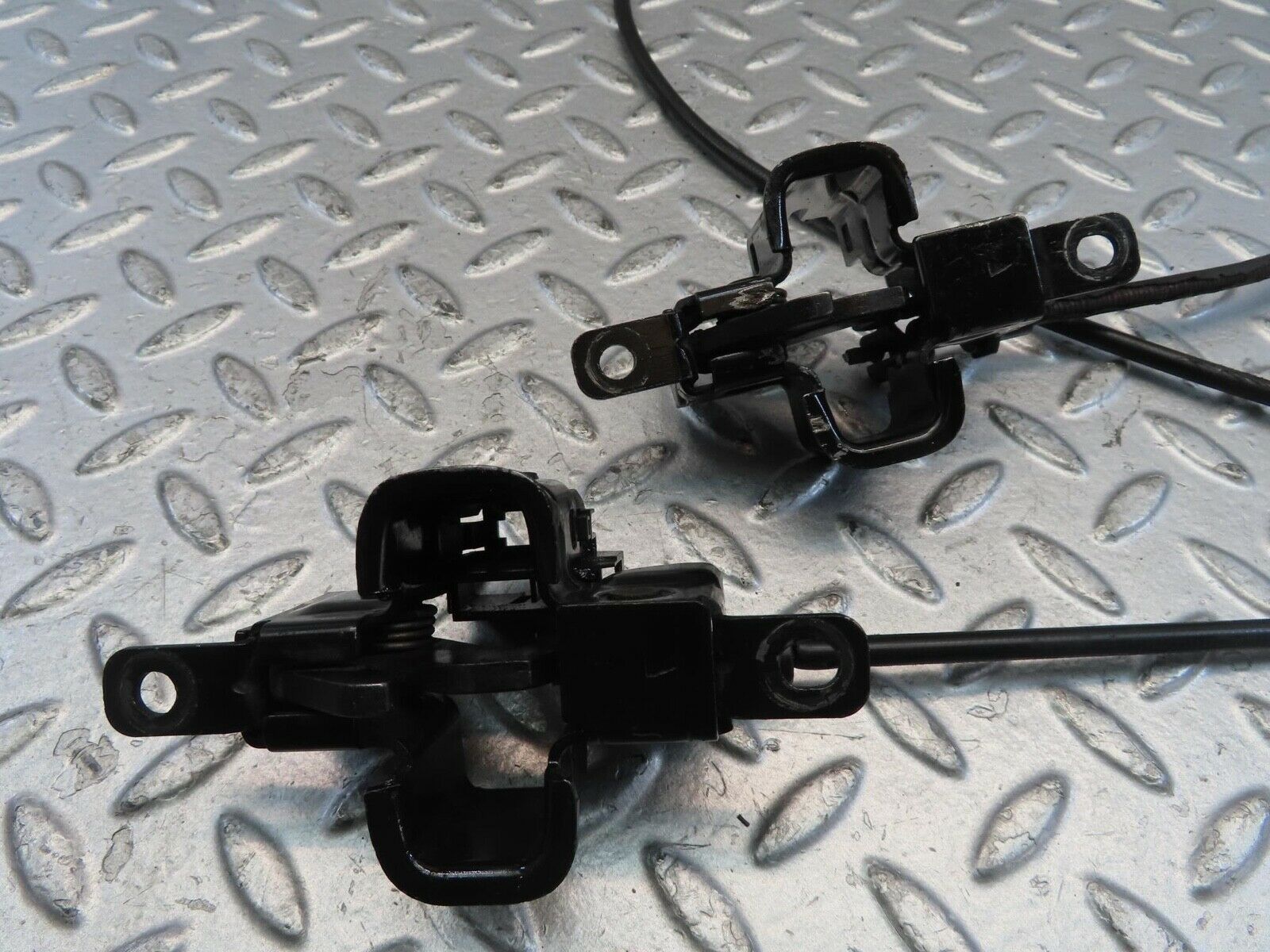 11313 Mercedes-Benz W221 S320 Bonnet Cable With Lock Latch Catch