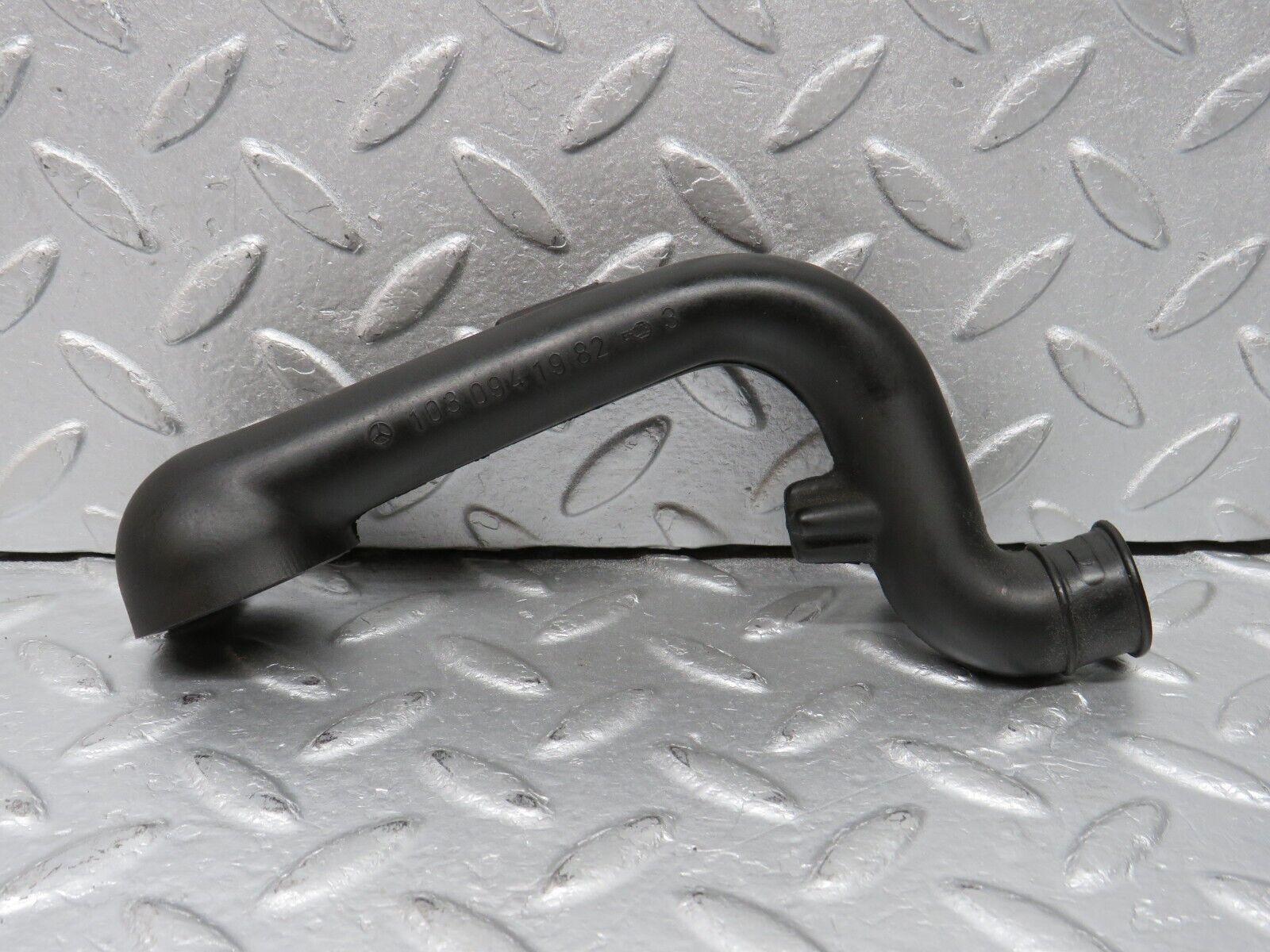 38886 Mercedes-Benz W201 190E 2.6L Crankcase Breather Pipe 1030941982