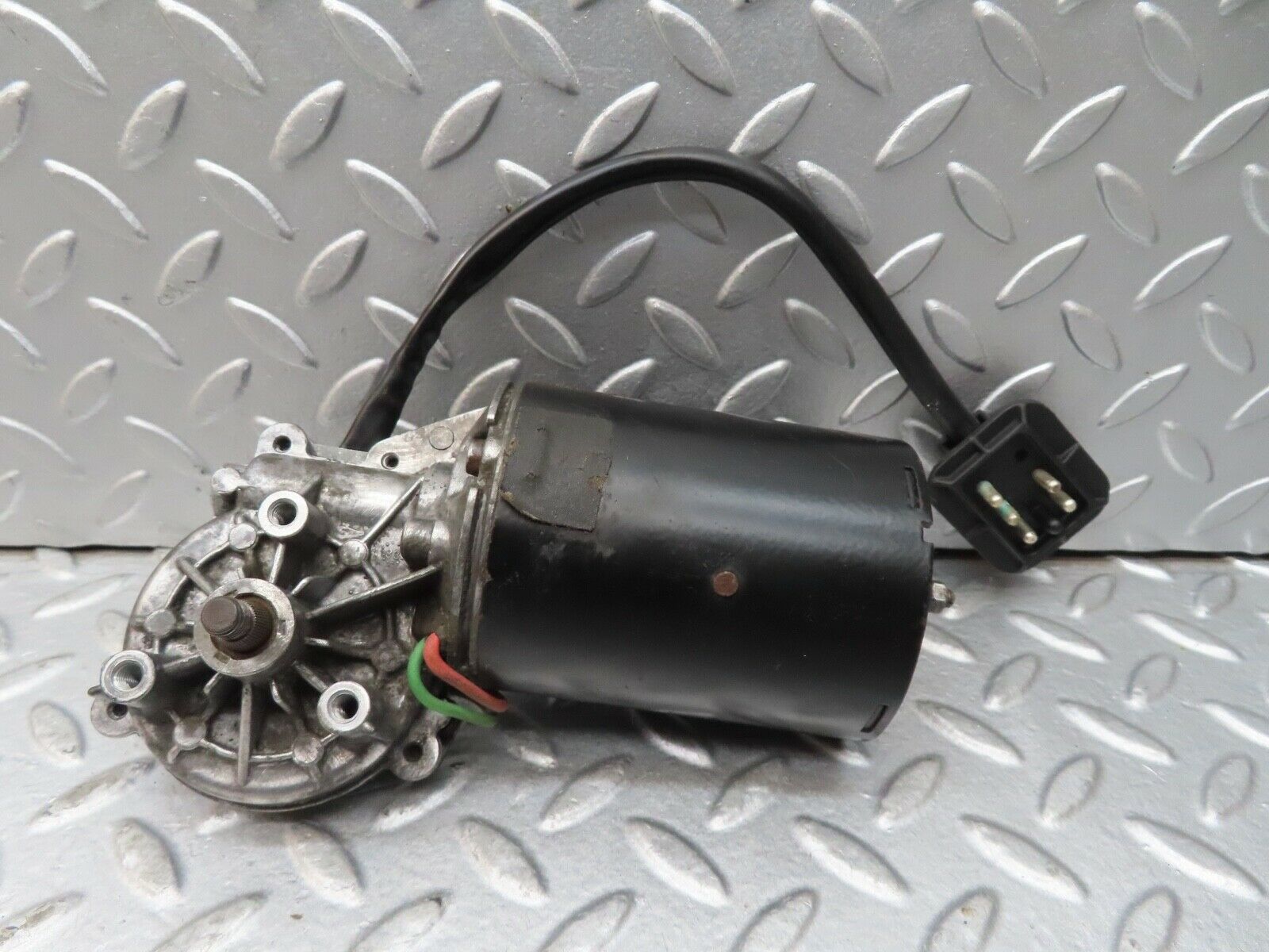 17049 Mercedes-Benz C123 280CE Coupe Wiper Motor