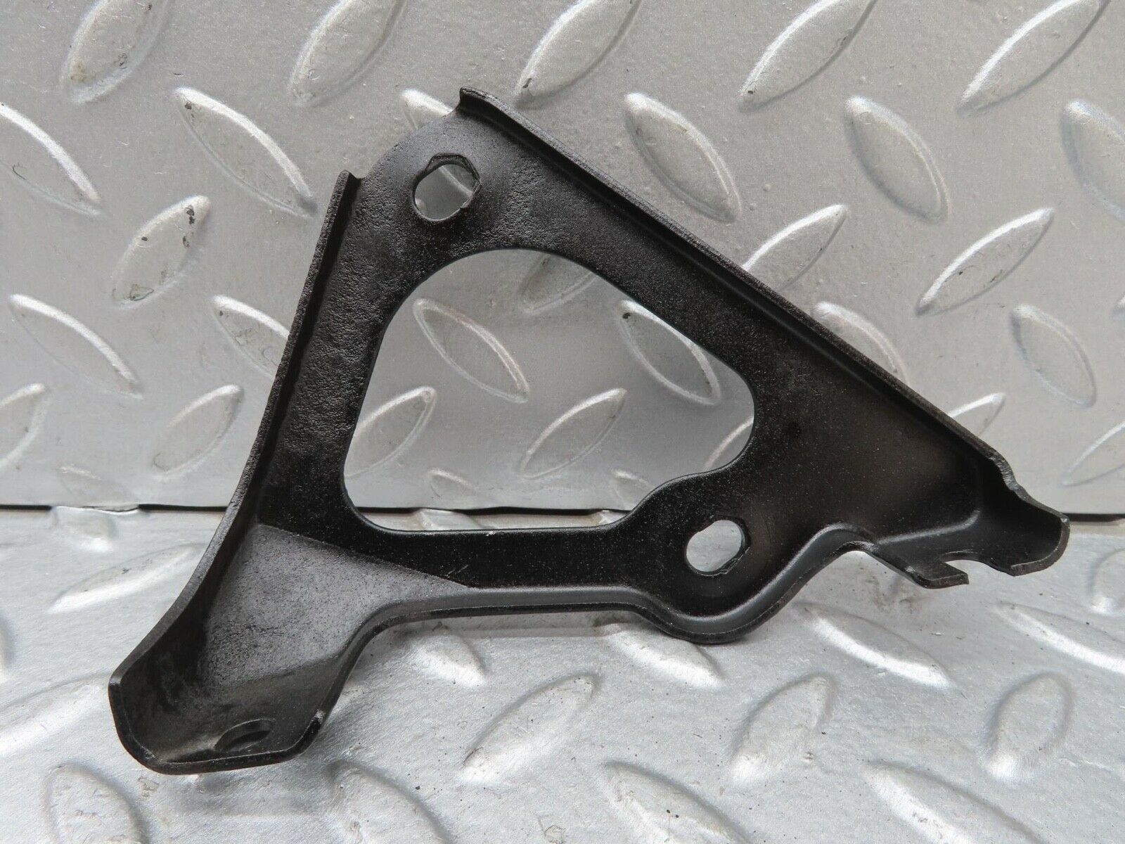 13630 Mercedes-Benz W123 200 Starter Motor Bracket