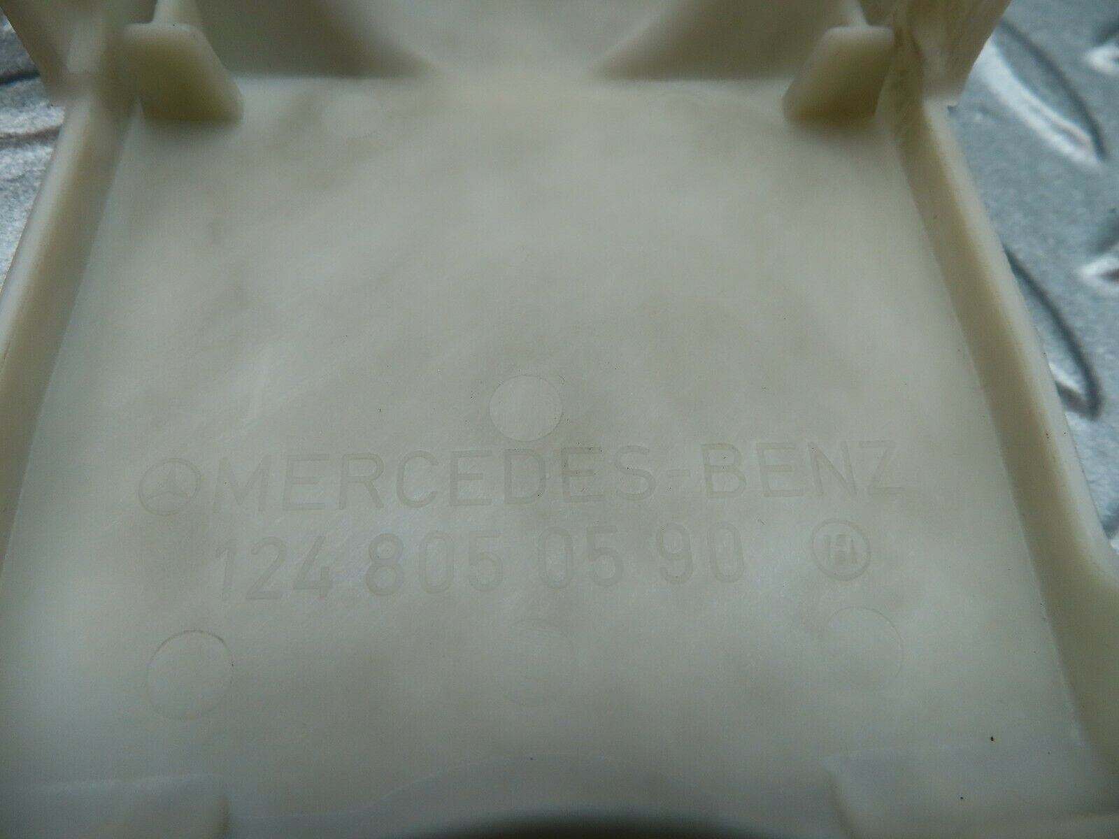 5318 Mercedes-Benz W124 230E Rear Door Lock Vacuum Actuator Cover 1248050590